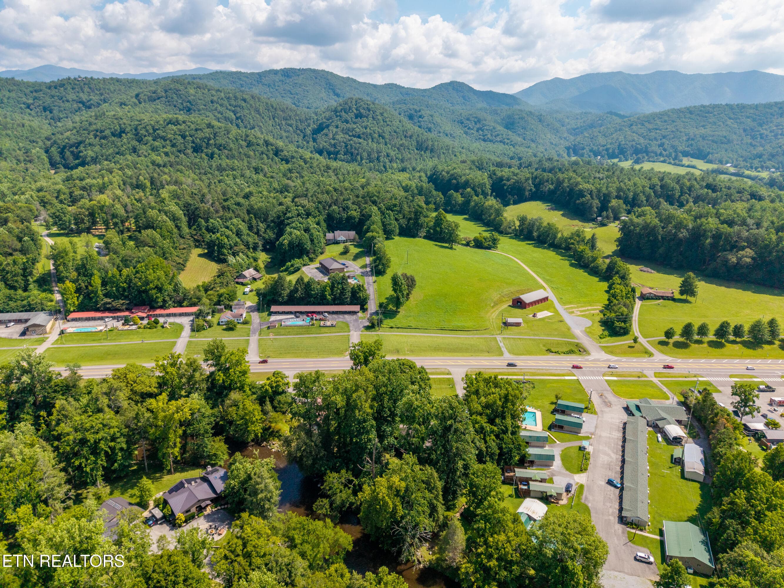 8229ELamarAlexanderPkwy-26 - 8229 E Lamar Alexander Parkway Pkwy, Townsend, TN 37882