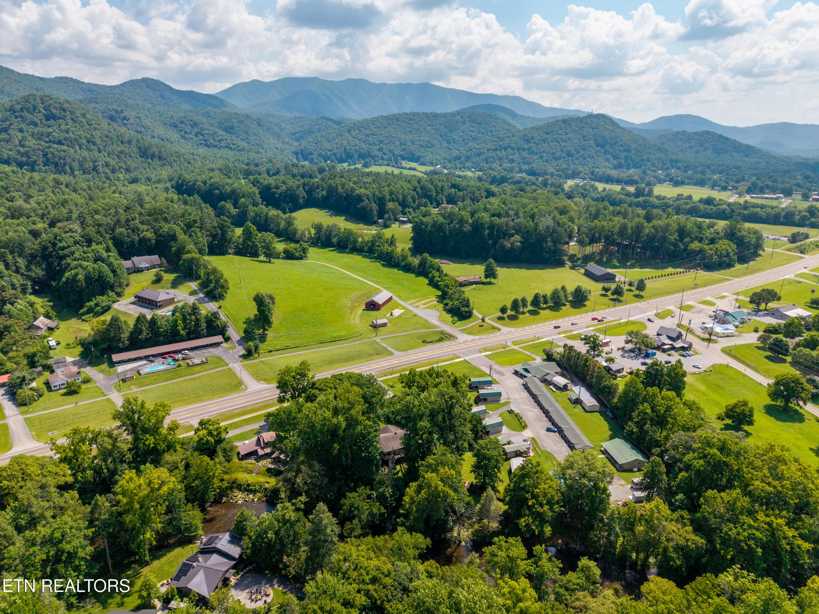 8229ELamarAlexanderPkwy-27 - 8229 E Lamar Alexander Parkway Pkwy, Townsend, TN 37882