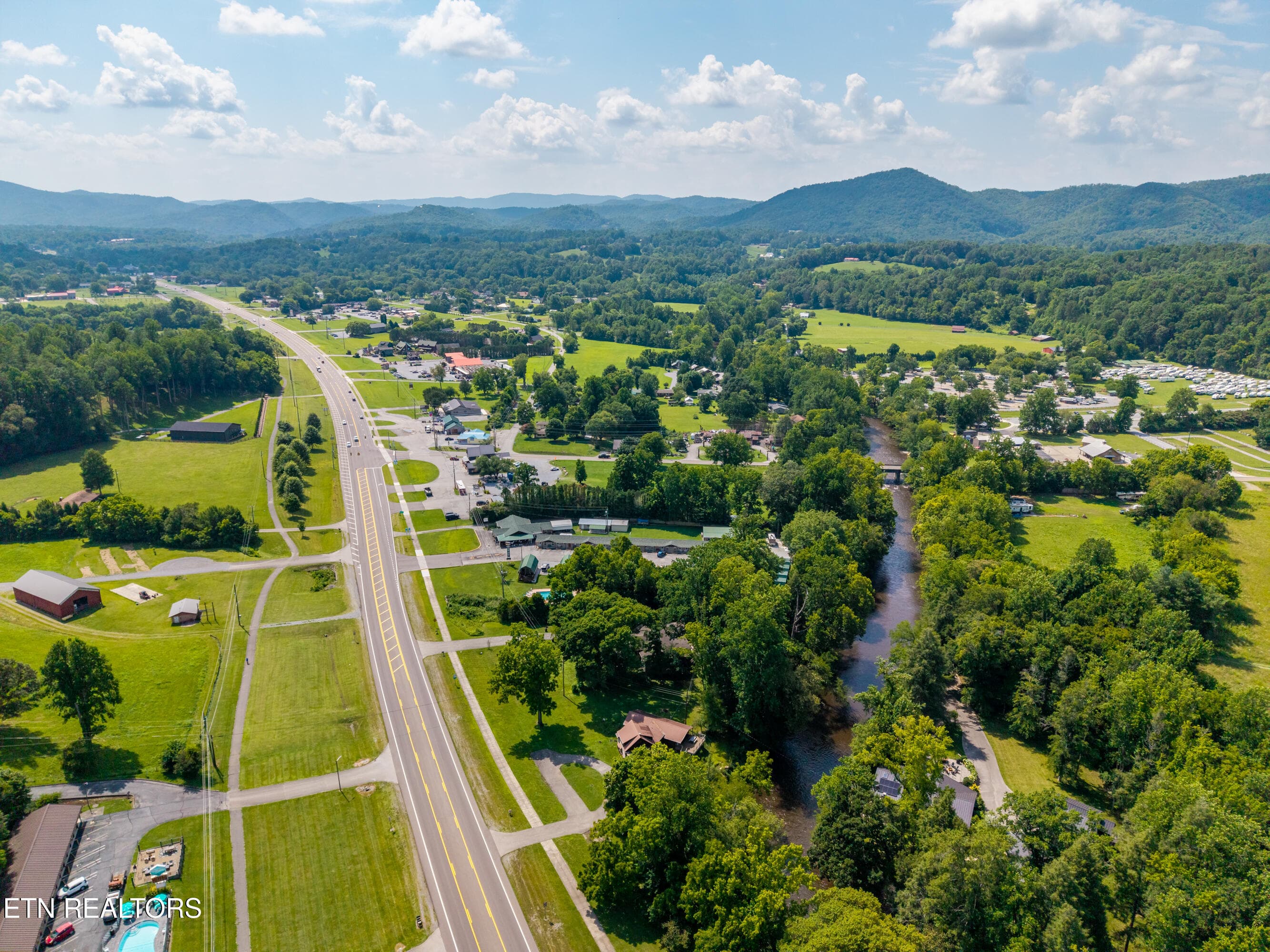8229ELamarAlexanderPkwy-30 - 8229 E Lamar Alexander Parkway Pkwy, Townsend, TN 37882