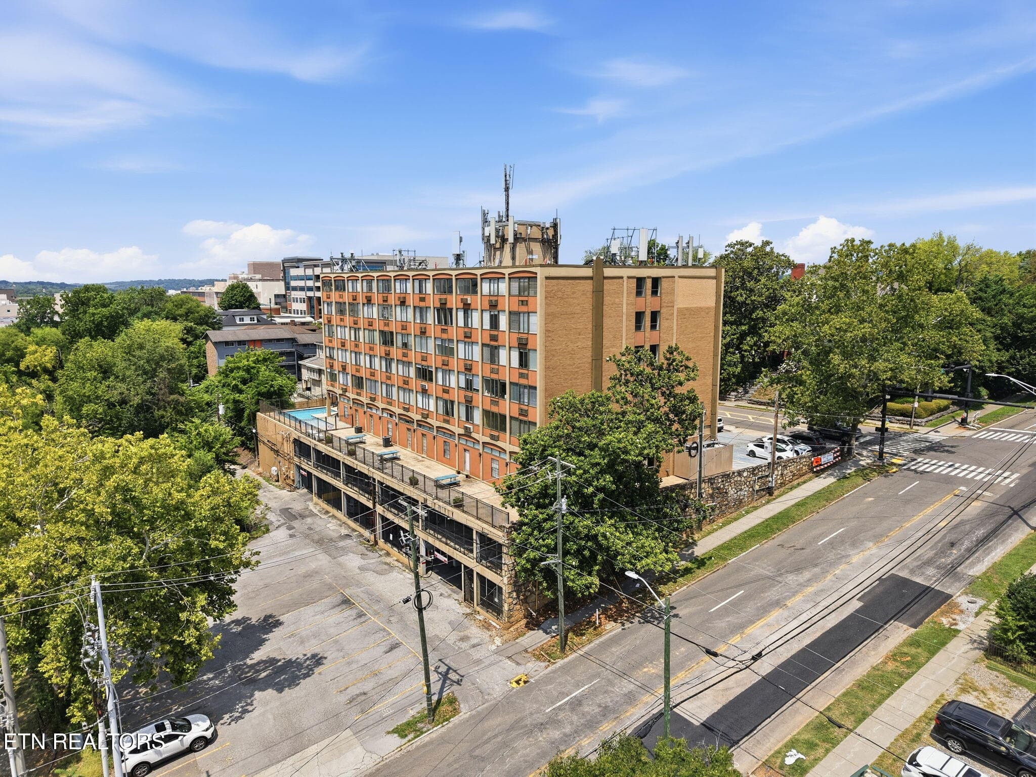6-web-or-mls-06_1700_Clinch - 1700 Clinch Ave 411, Knoxville, TN 37916, Knoxville