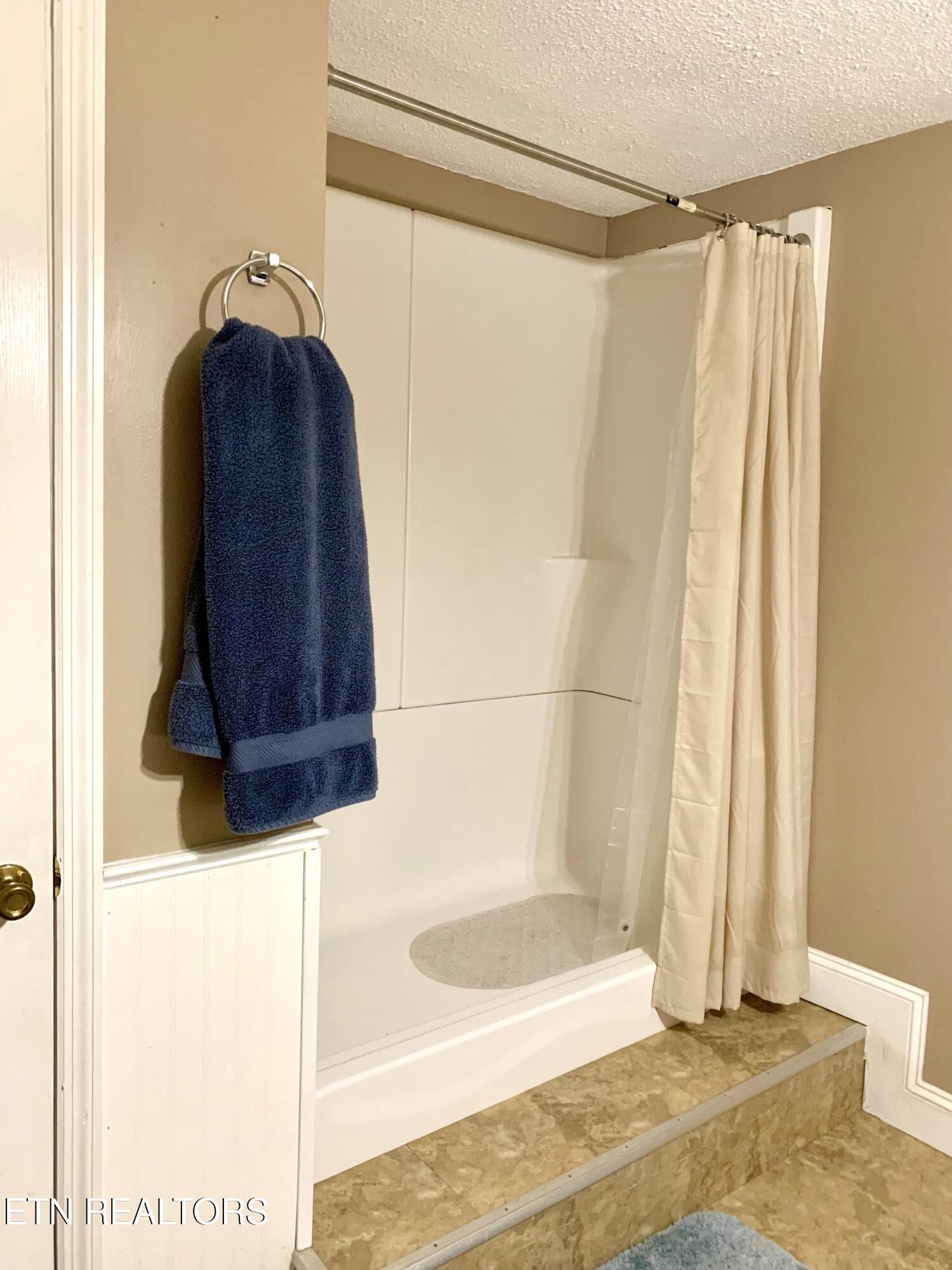 Bathroom Downstairs 2 - 309 Allison St, New Tazewell, TN 37825