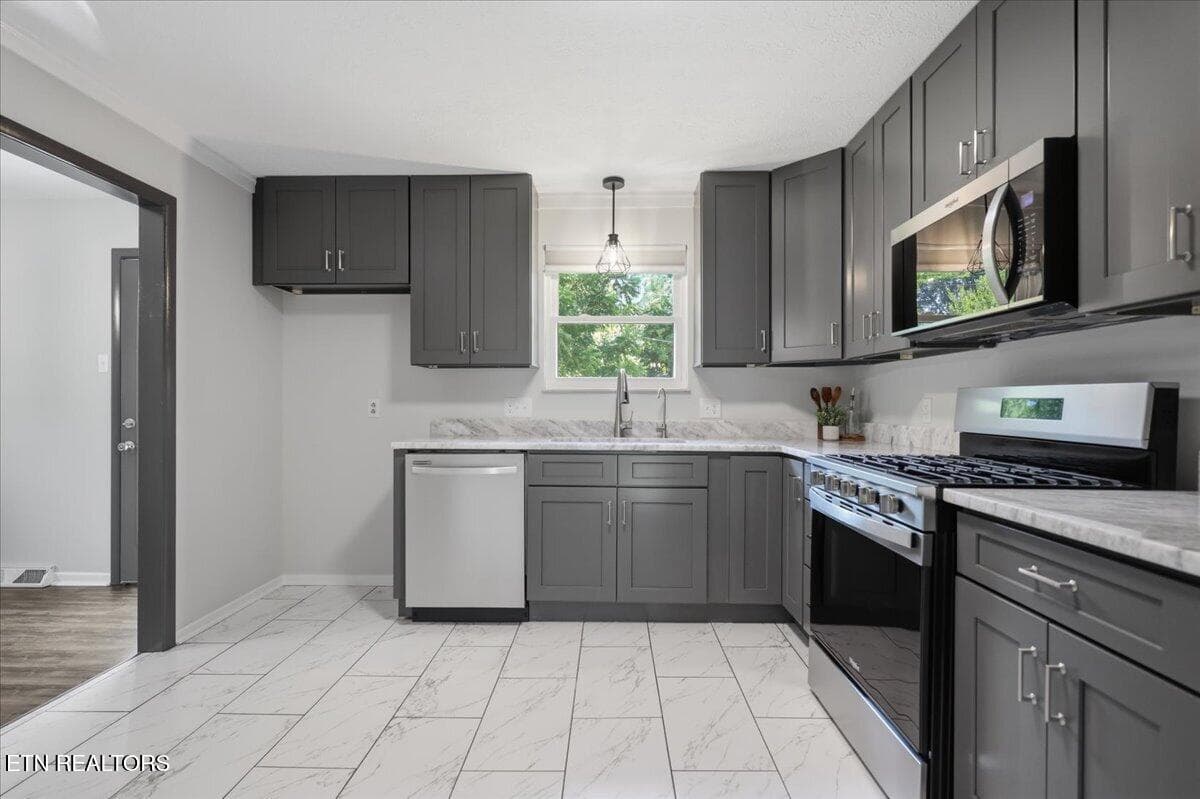 Kitchen - 2018 Swarthmore Lane, Maryville, TN 37804, Maryville