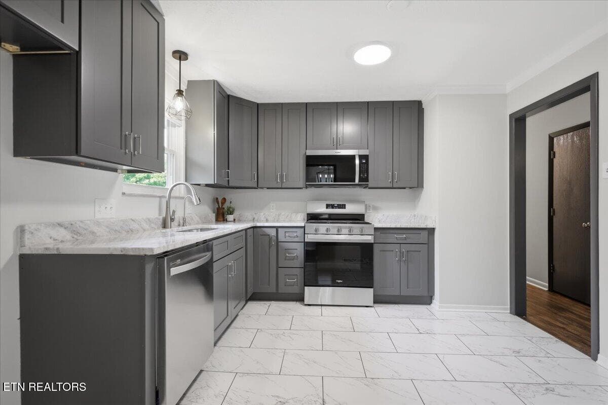 Kitchen - 2018 Swarthmore Lane, Maryville, TN 37804, Maryville
