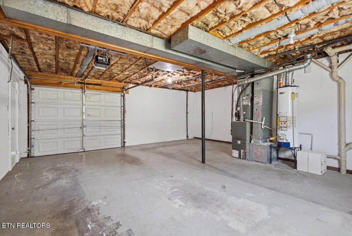 Garage - 2018 Swarthmore Lane, Maryville, TN 37804, Maryville