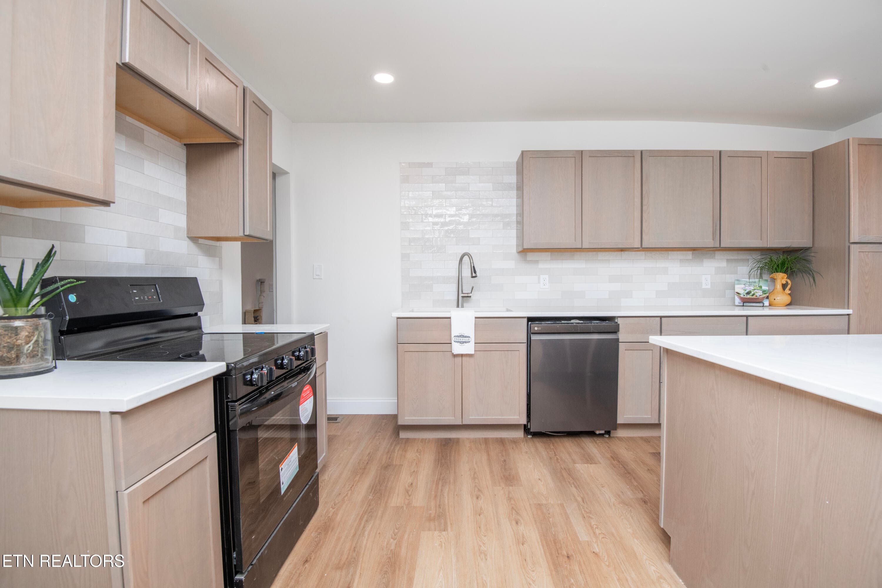 kitchen 10 - 4730 Rochat Rd, Knoxville, TN 37918