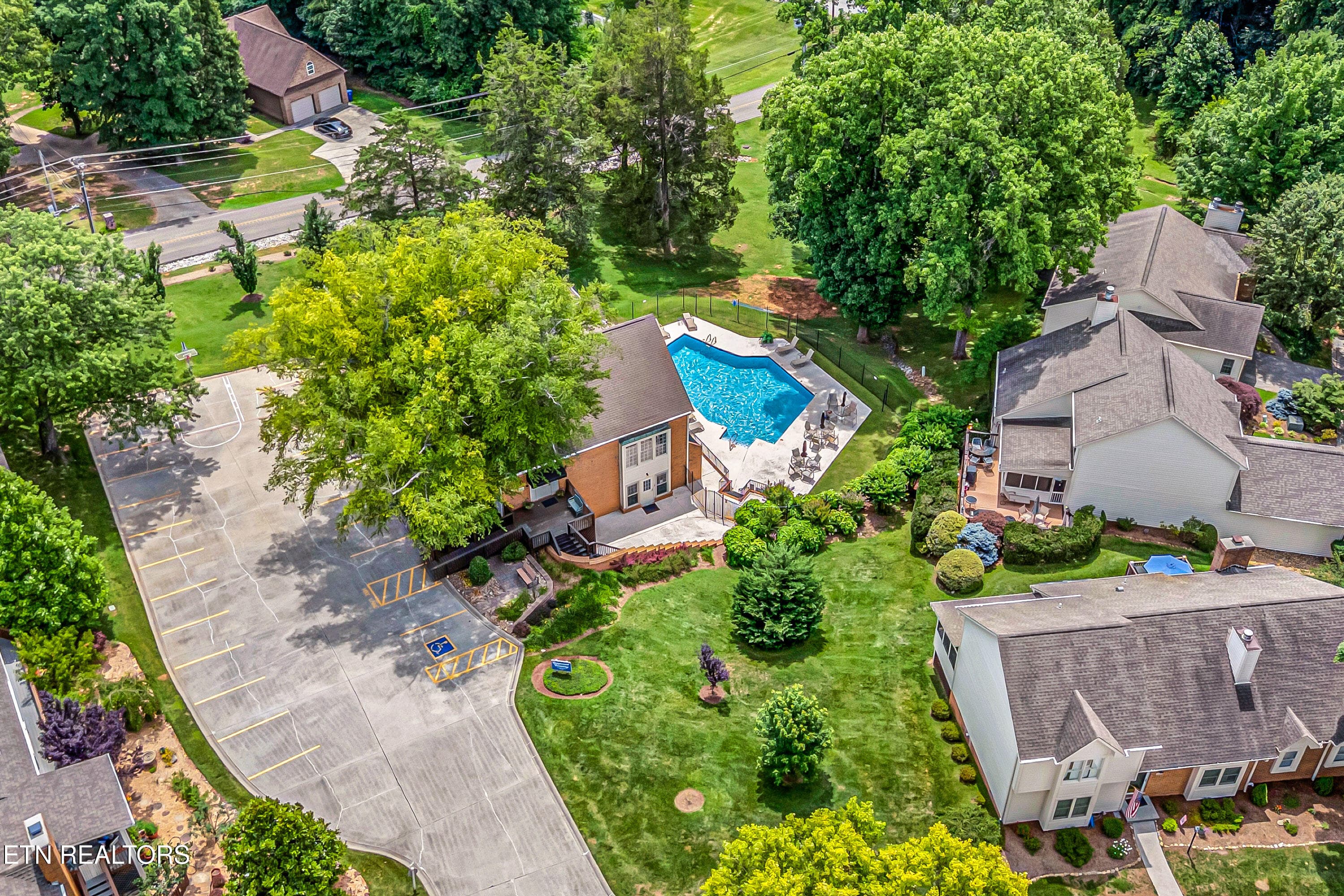 10-Pool A1 - 905 Glennshire Drive, Knoxville, TN 37923, Knoxville