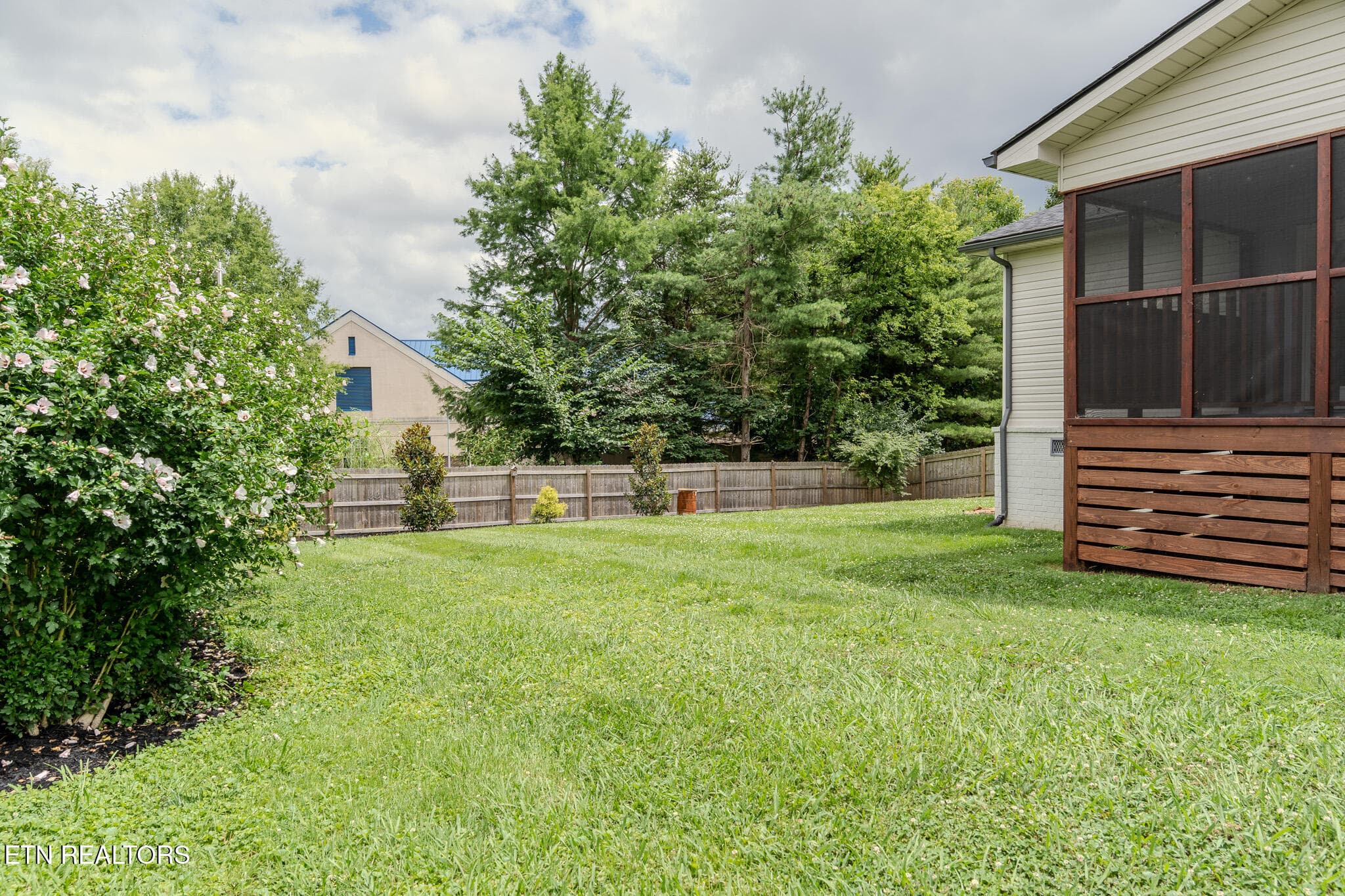 A7V01184-HDR - 1101 Garrison Ridge Blvd, Knoxville, TN 37922
