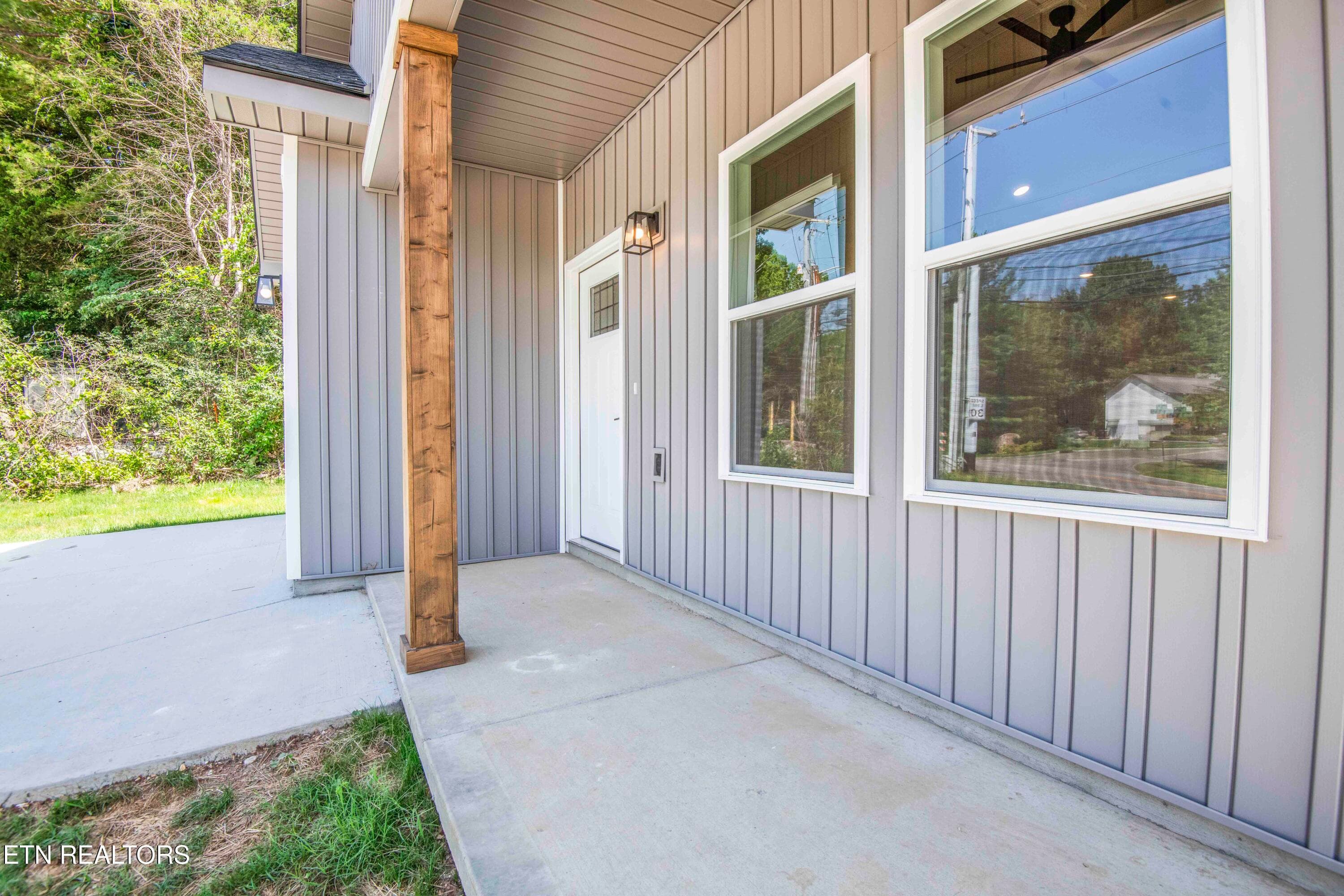 Front Porch - 2008 Woods-Smith Rd, Knoxville, TN 37921, Knoxville