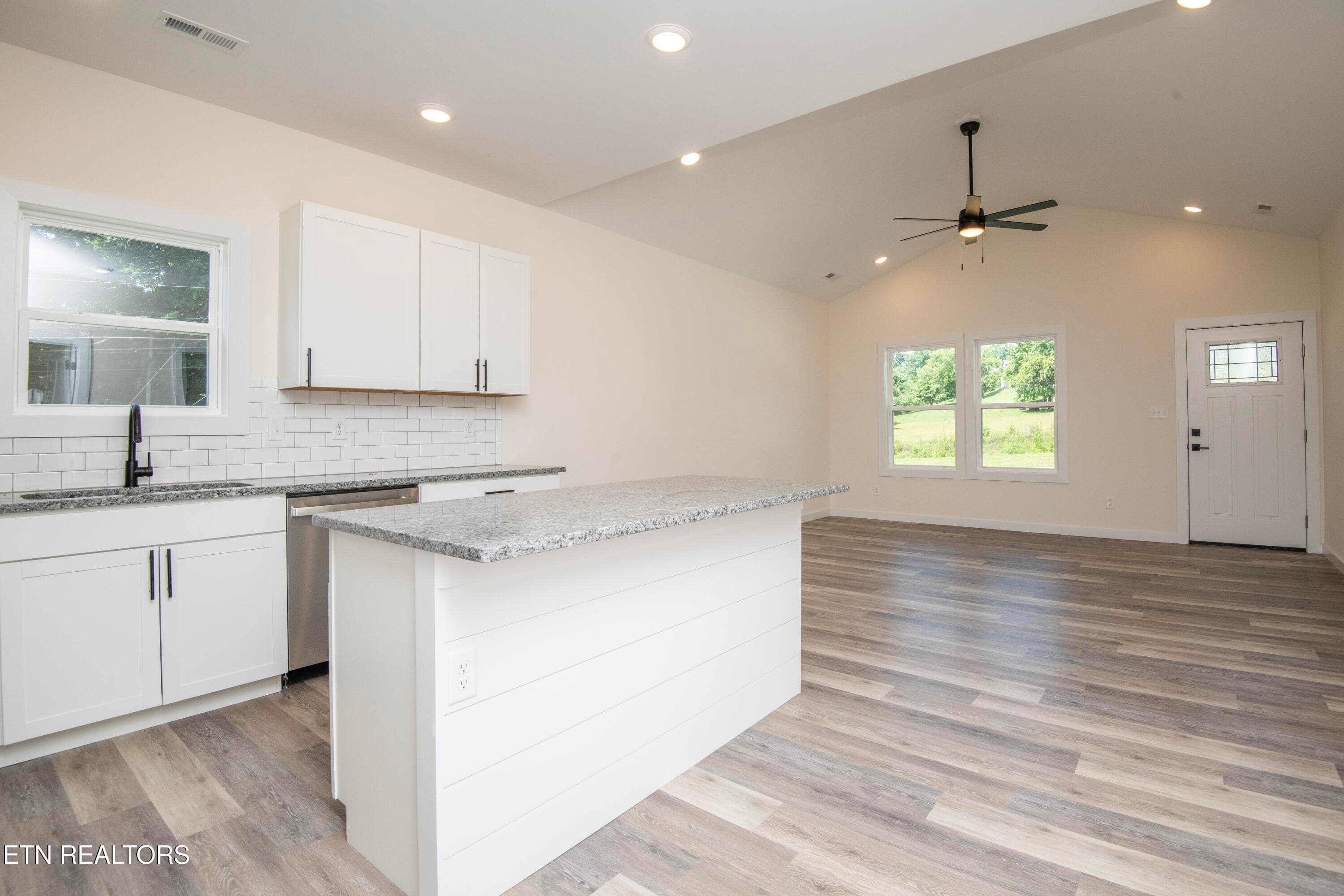 Kitchen Island - 2008 Woods-Smith Rd, Knoxville, TN 37921, Knoxville