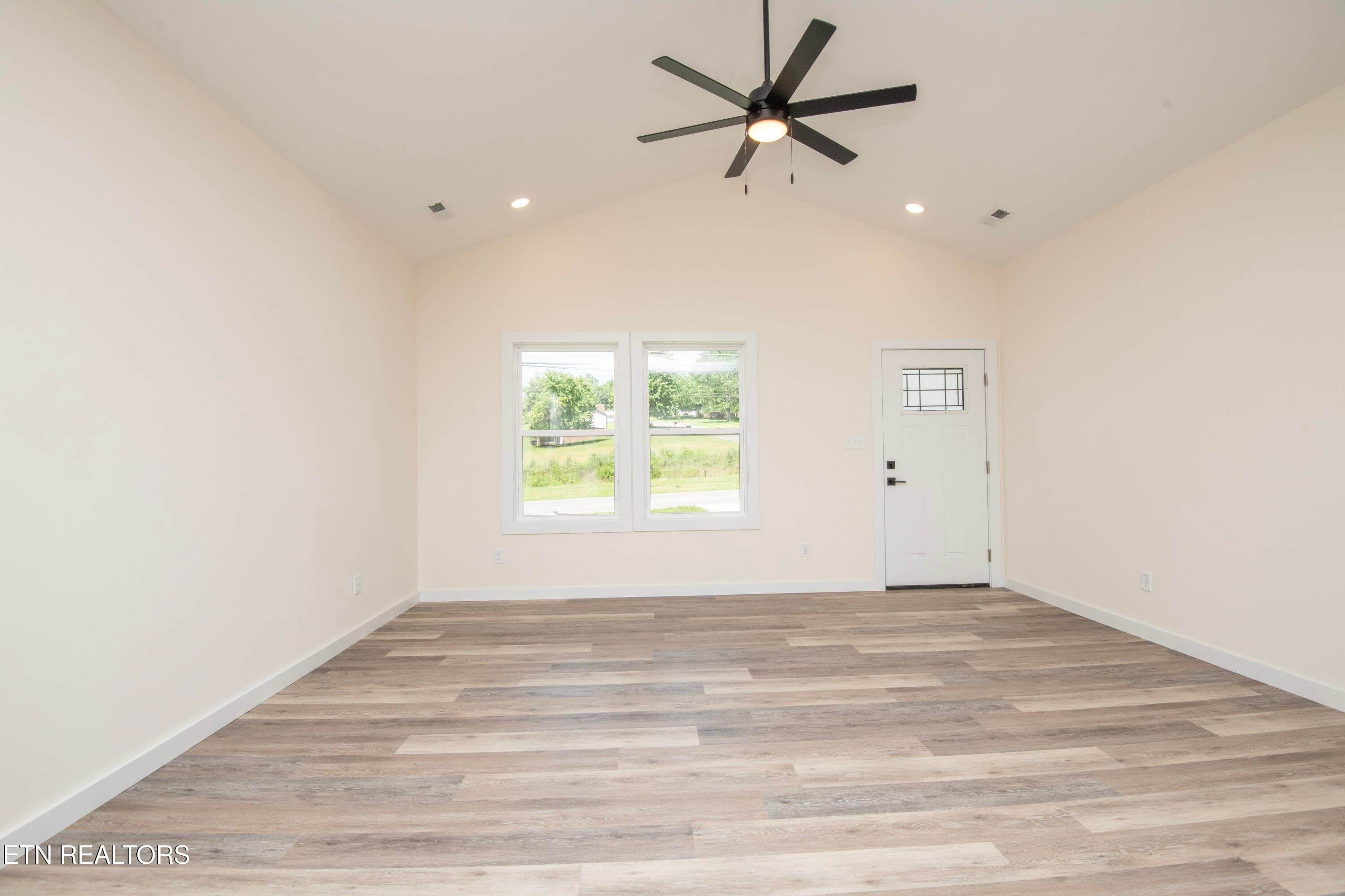 Open LIvingroom and Kitchen - 2008 Woods-Smith Rd, Knoxville, TN 37921, Knoxville