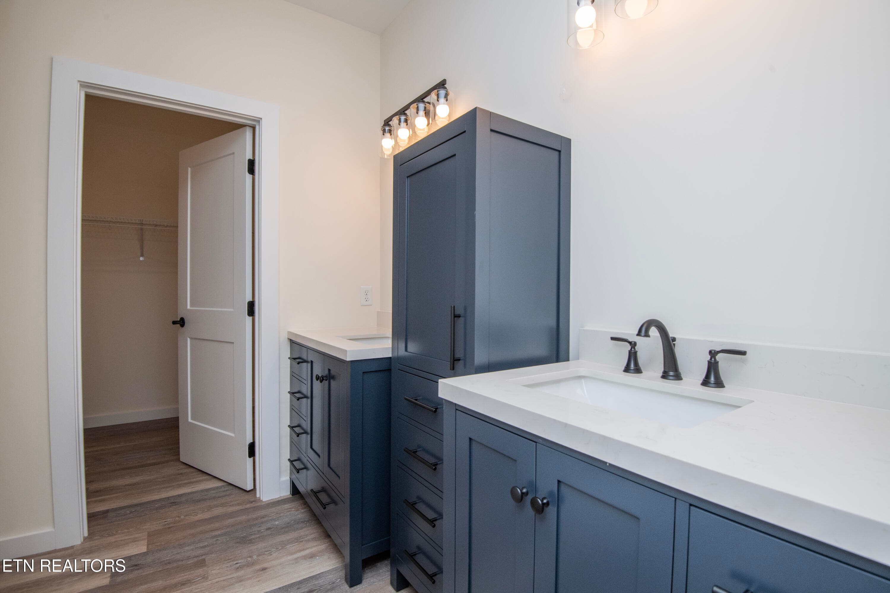Master Bath - 2008 Woods-Smith Rd, Knoxville, TN 37921, Knoxville