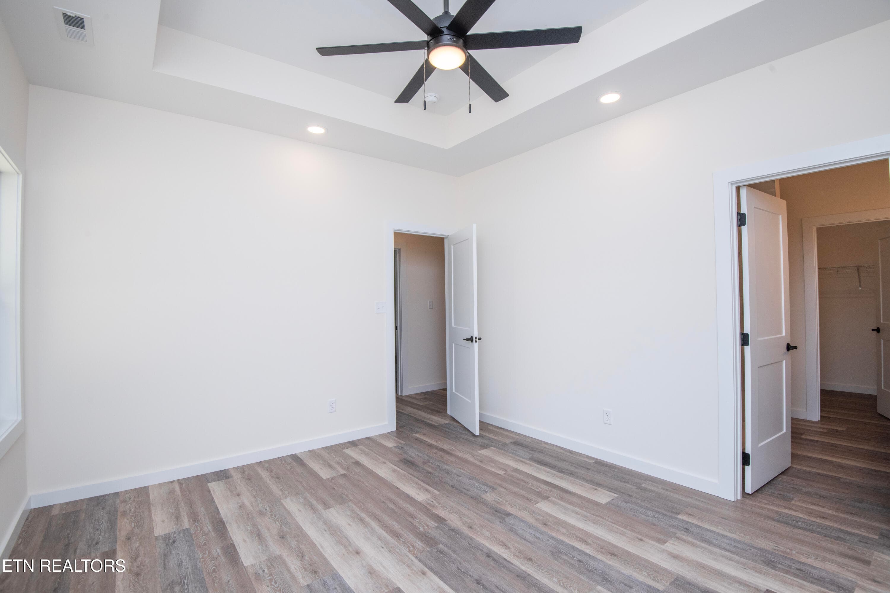 Master Bedroom Tray Ceiling - 2008 Woods-Smith Rd, Knoxville, TN 37921, Knoxville