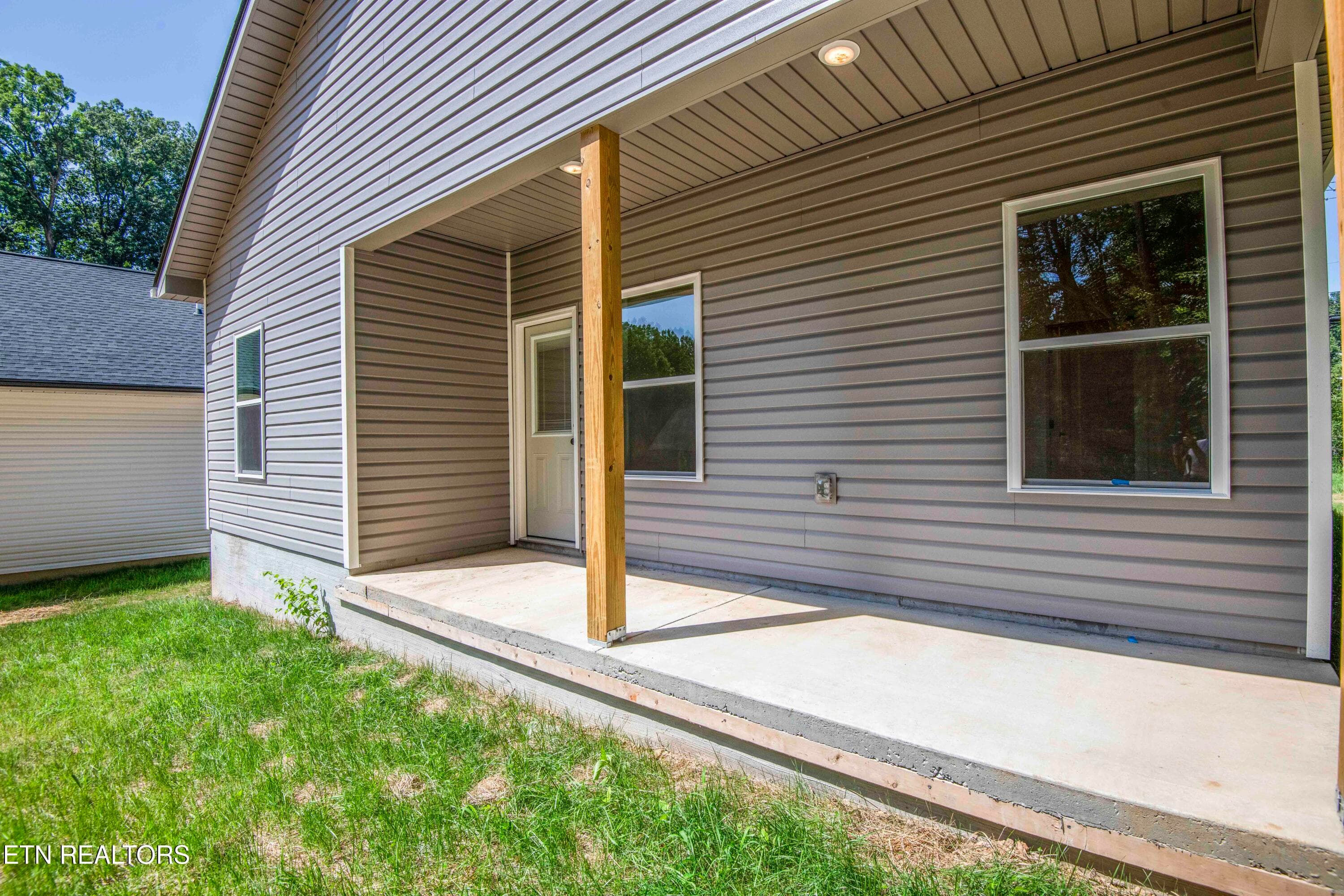 Back Door - 2008 Woods-Smith Rd, Knoxville, TN 37921, Knoxville