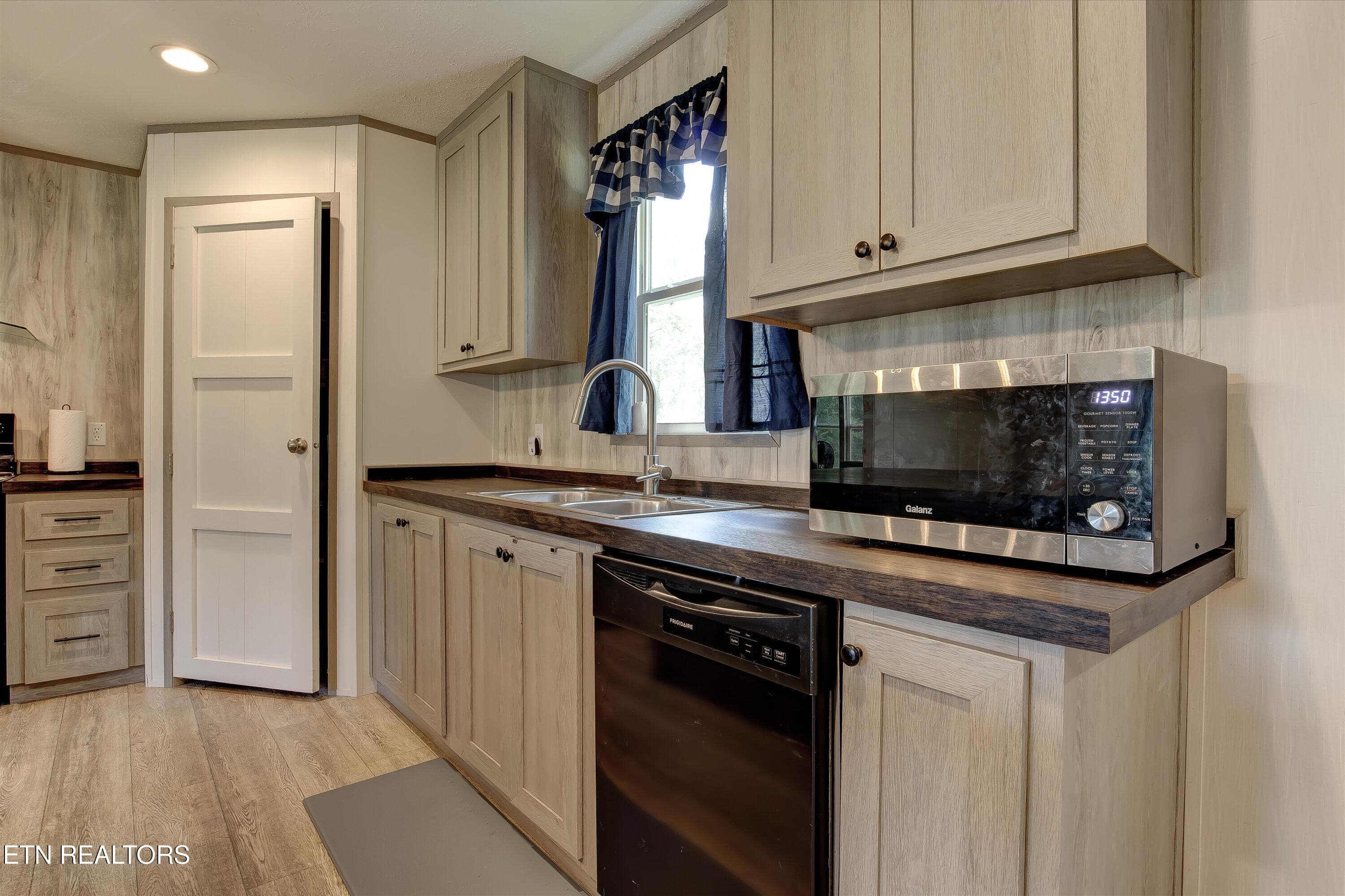 10-246 Nydeck Rd-10 - 246 Nydeck Rd, Robbins, TN 37852