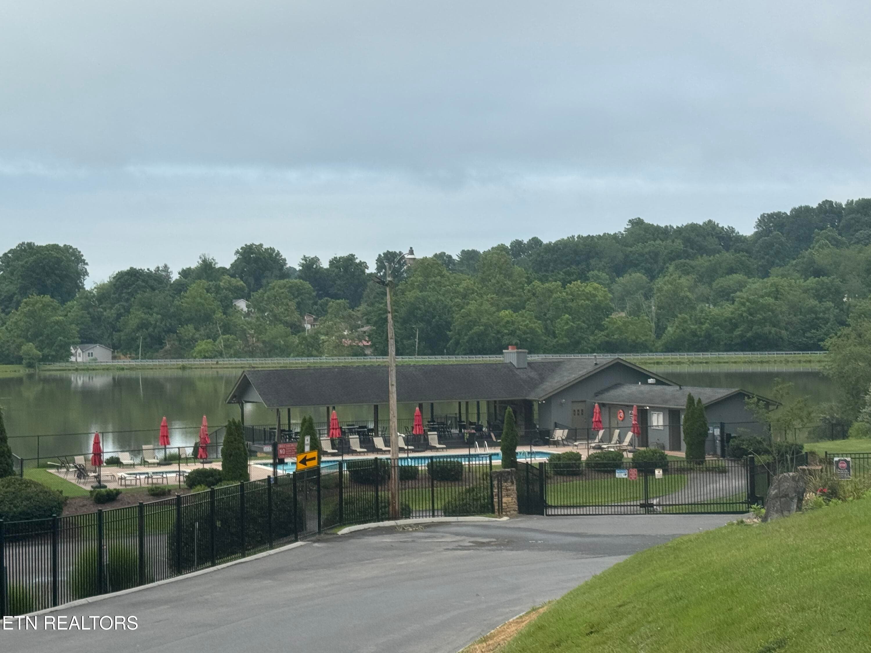 22) 73724-6a42ccd0acb92 - 34 Whitehall, Bristol, TN 37620