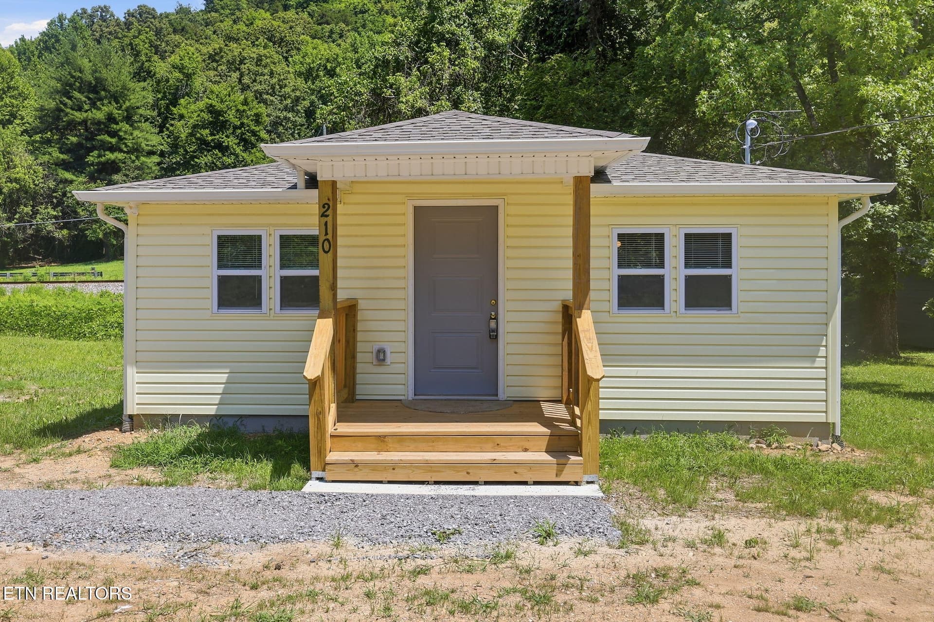 210 E Spring St, Oliver Springs, TN 37840