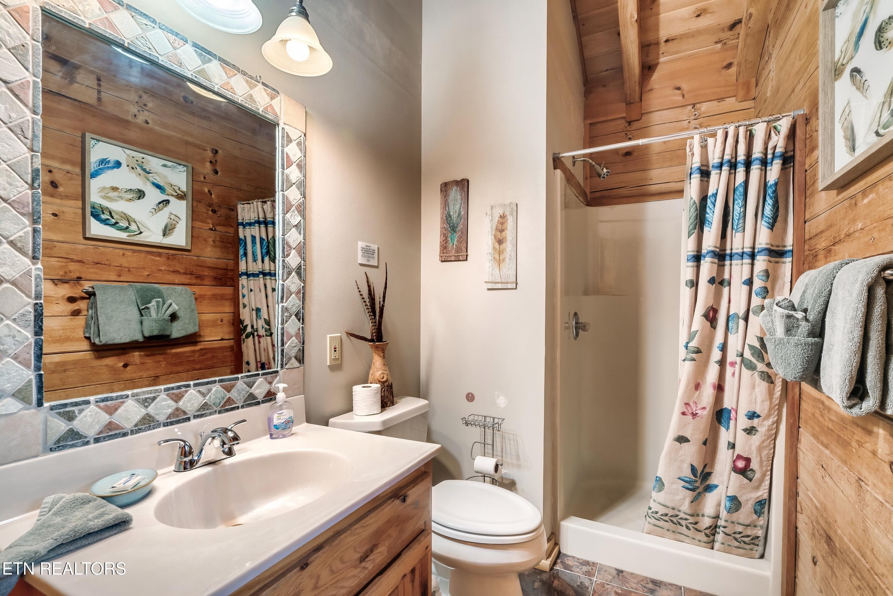 Main Level Bathroom - 722 Nighthawk Way, Pigeon Forge, TN 37863, Pigeon Forge