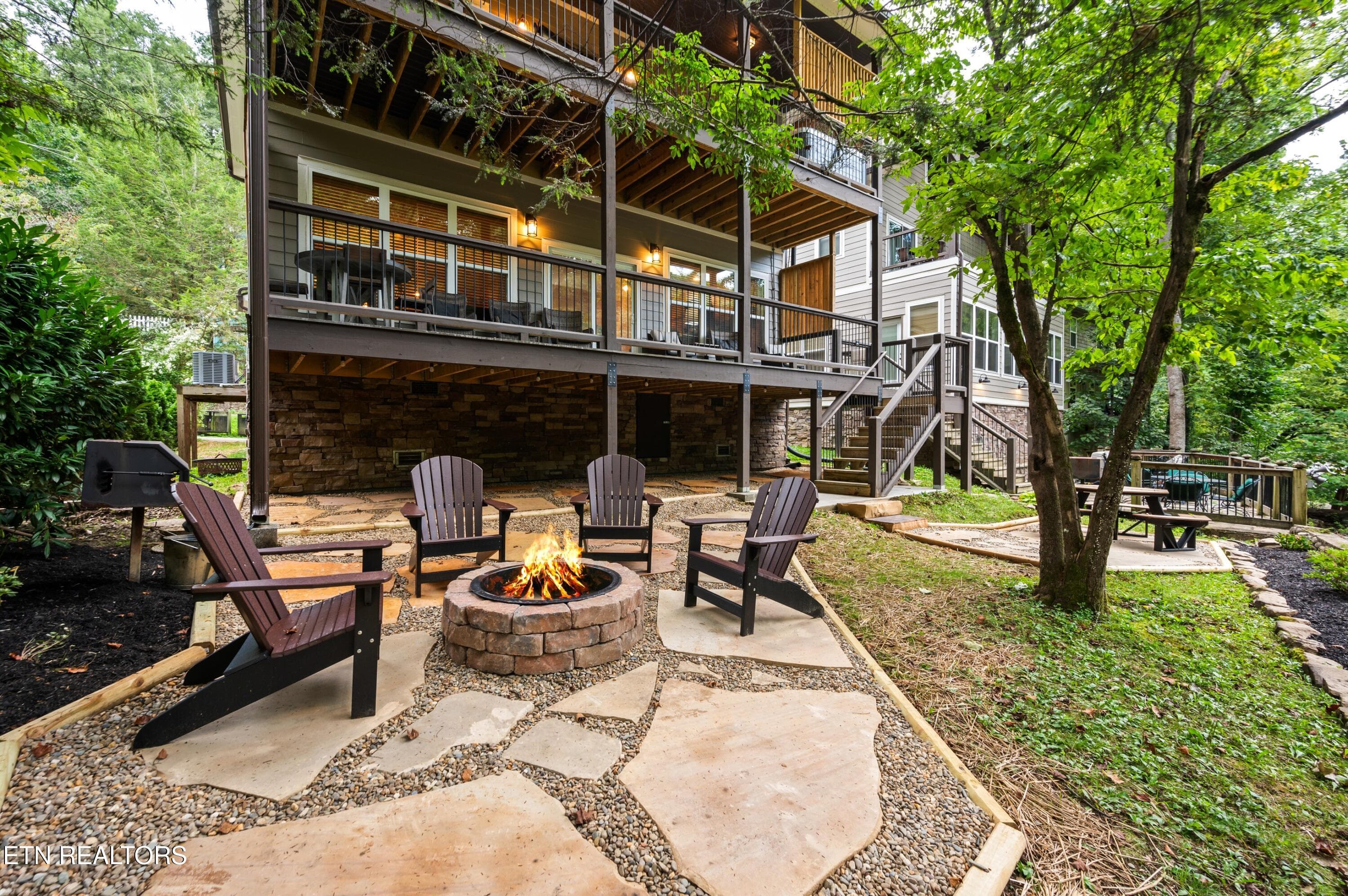 510 HMLK 7 Cabin Riv Front - 510 Hemlock St, Gatlinburg, TN 37738, Gatlinburg