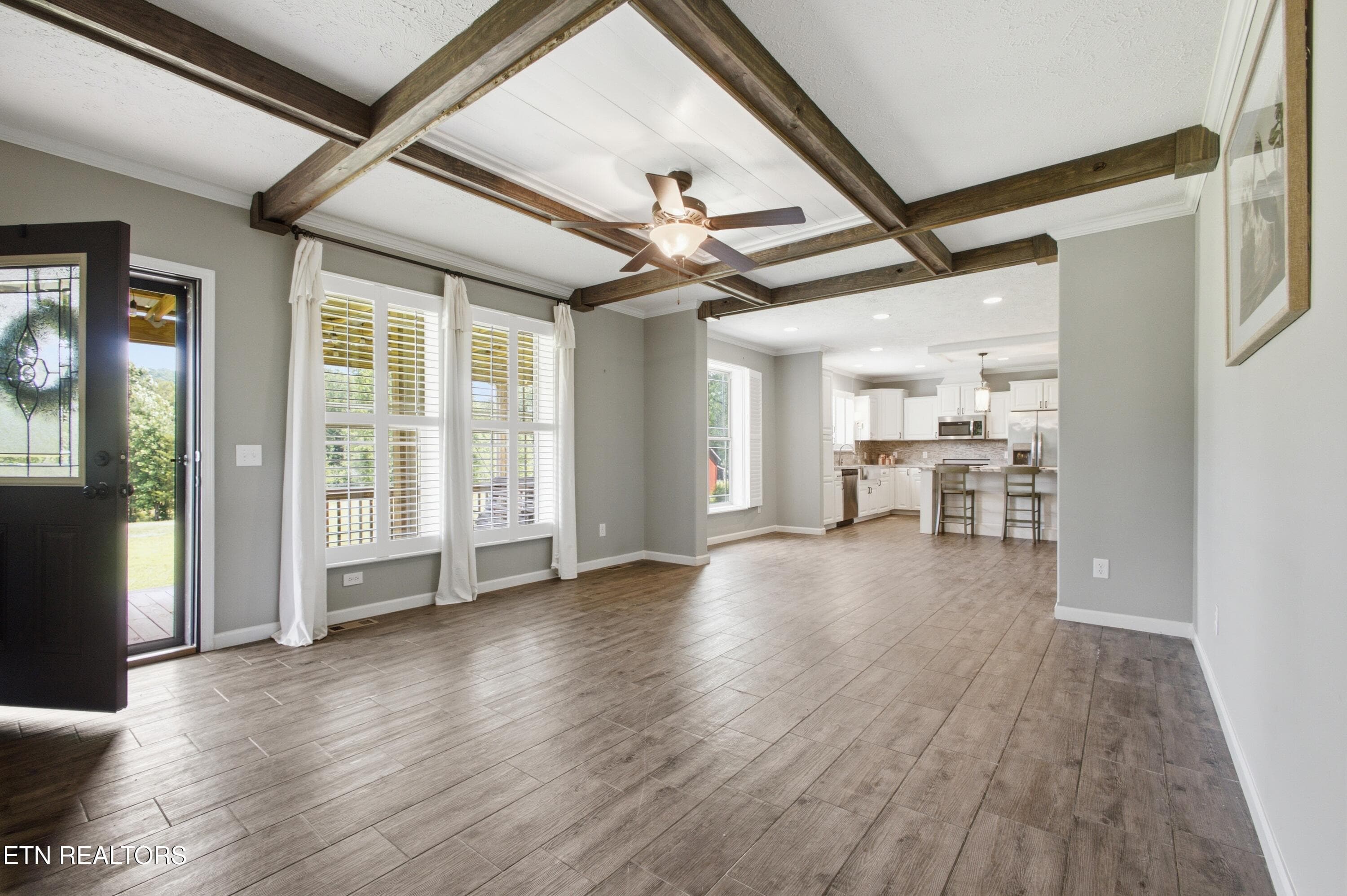 Living room - 127 Narramore Lane, Philadelphia, TN 37846