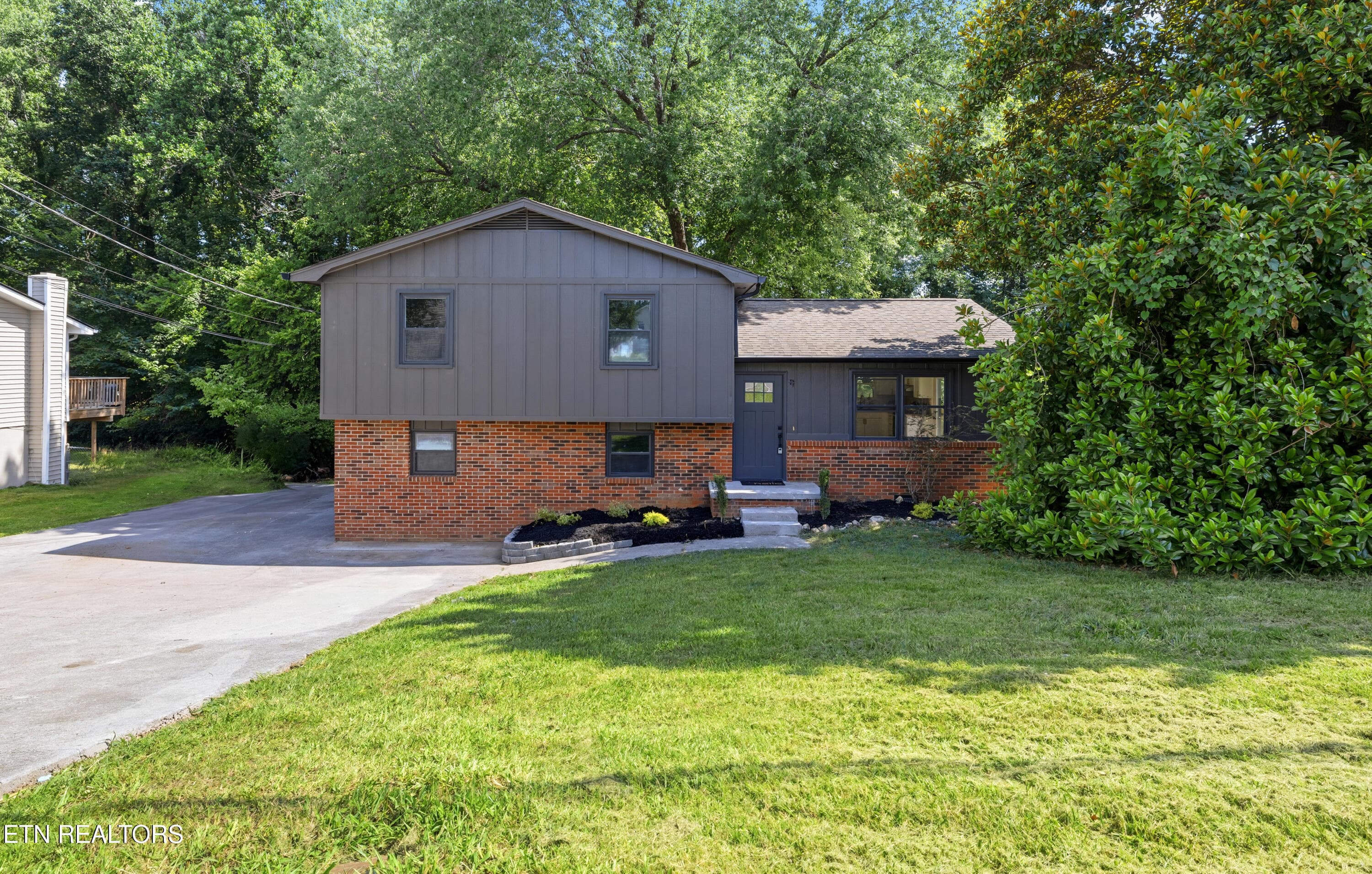 6015 John May Drive, Knoxville, TN 37921