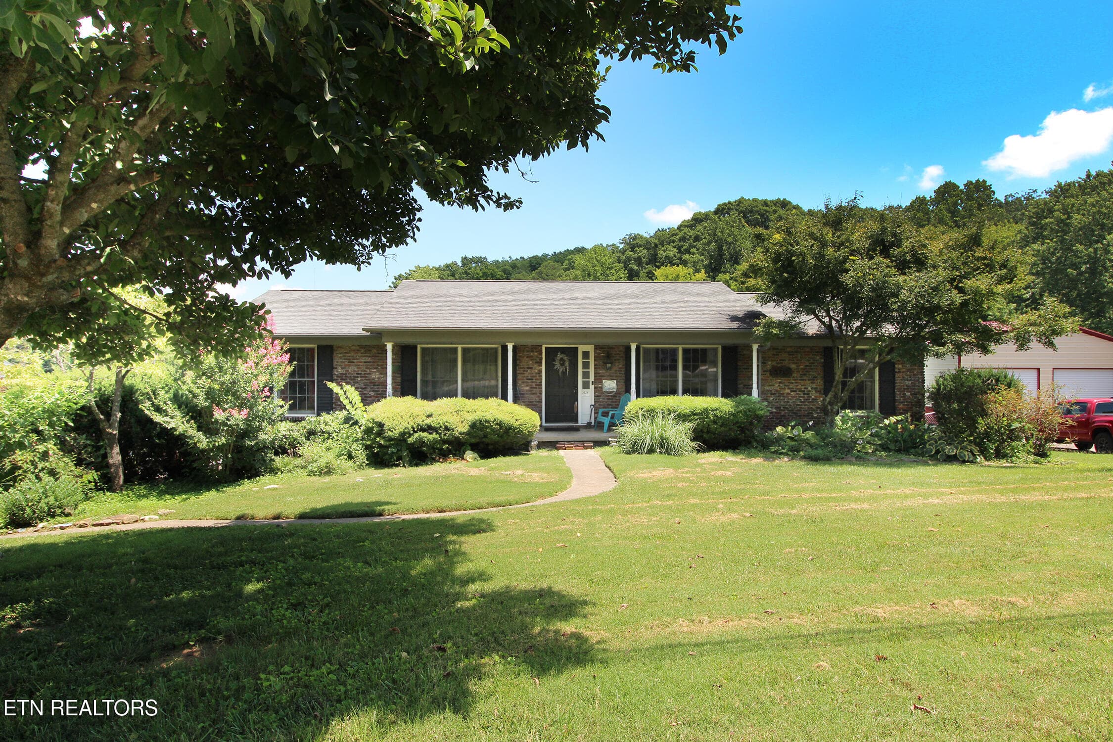 3718 Cherrylog Rd, Knoxville, TN 37921