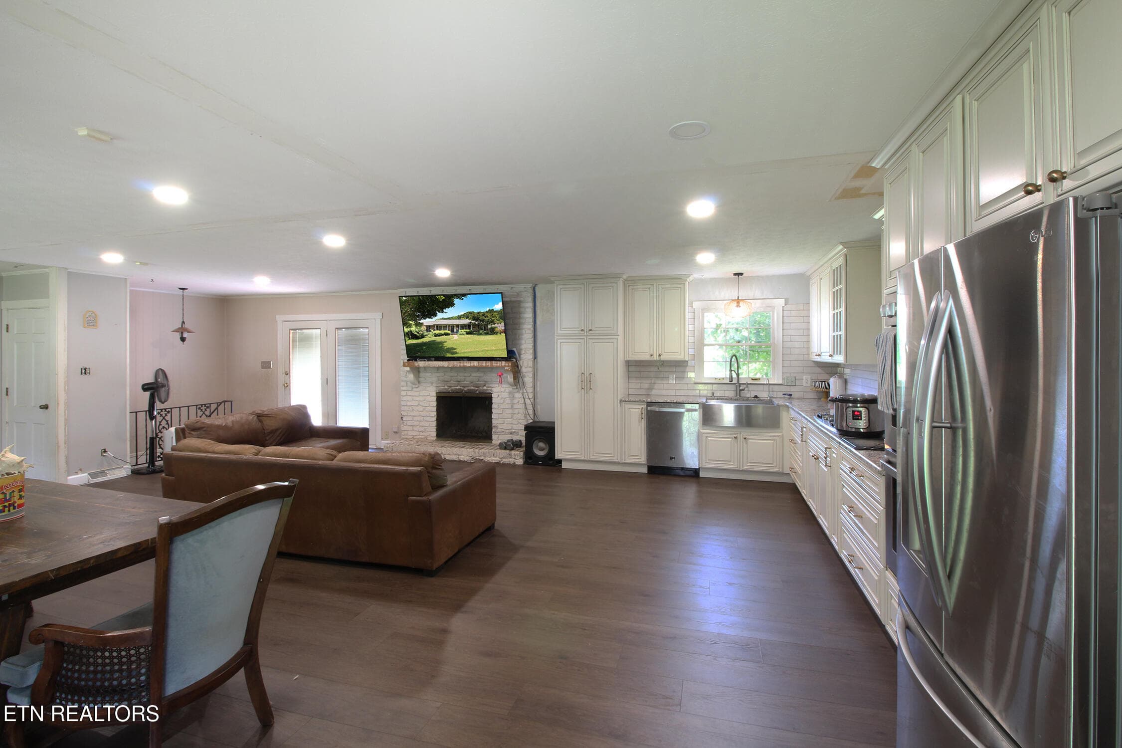 Great Room - 3718 Cherrylog Rd, Knoxville, TN 37921