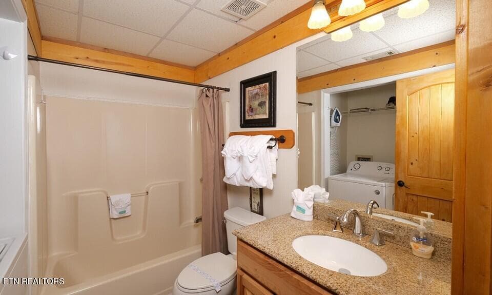 pigeon-forge-cabin-rocky-top-bathroom-4 - 623 Iron Mountain Rd, Pigeon Forge, TN 37863, Pigeon Forge