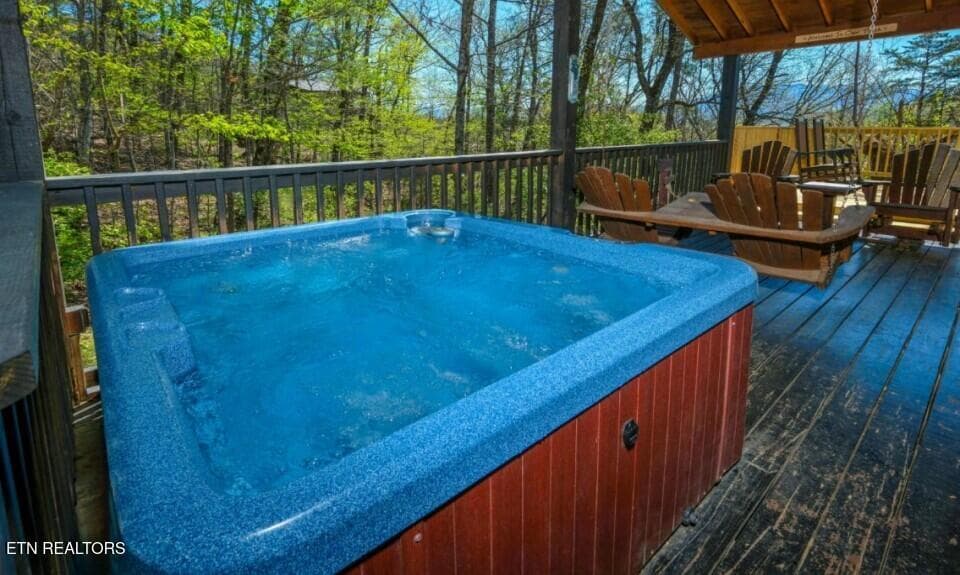 pigeon-forge-cabin-rocky-top-exterior-01 - 623 Iron Mountain Rd, Pigeon Forge, TN 37863, Pigeon Forge