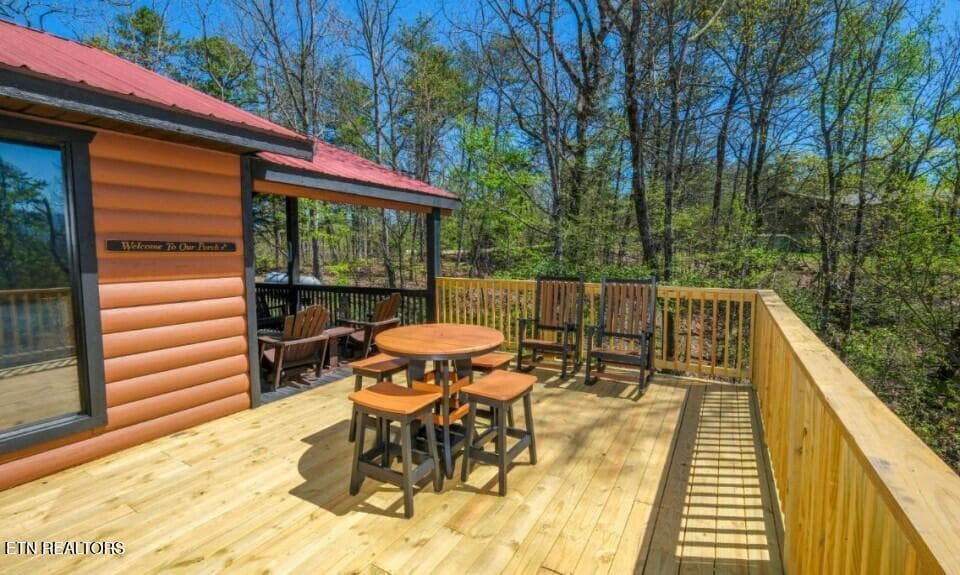 pigeon-forge-cabin-rocky-top-exterior-03 - 623 Iron Mountain Rd, Pigeon Forge, TN 37863, Pigeon Forge