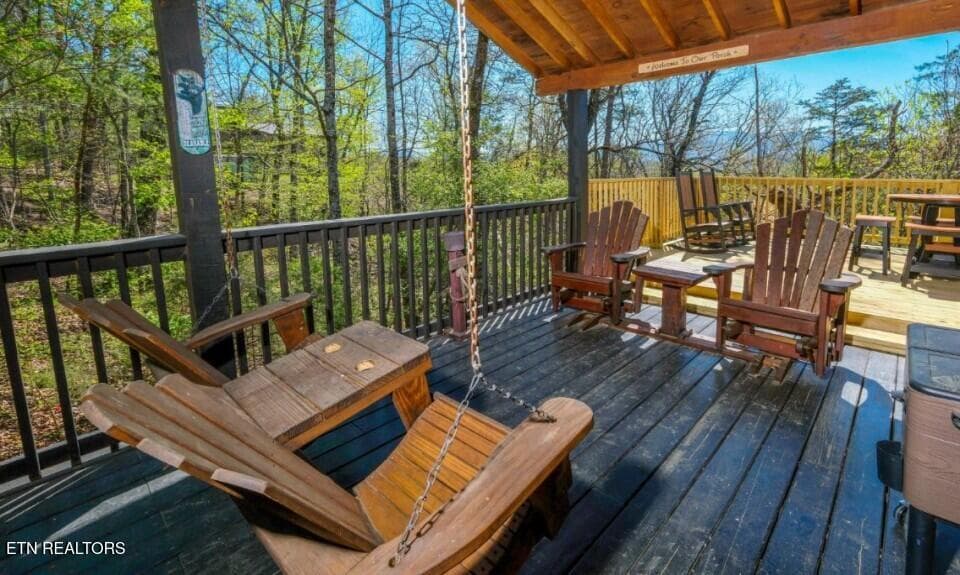 pigeon-forge-cabin-rocky-top-exterior-07 - 623 Iron Mountain Rd, Pigeon Forge, TN 37863, Pigeon Forge