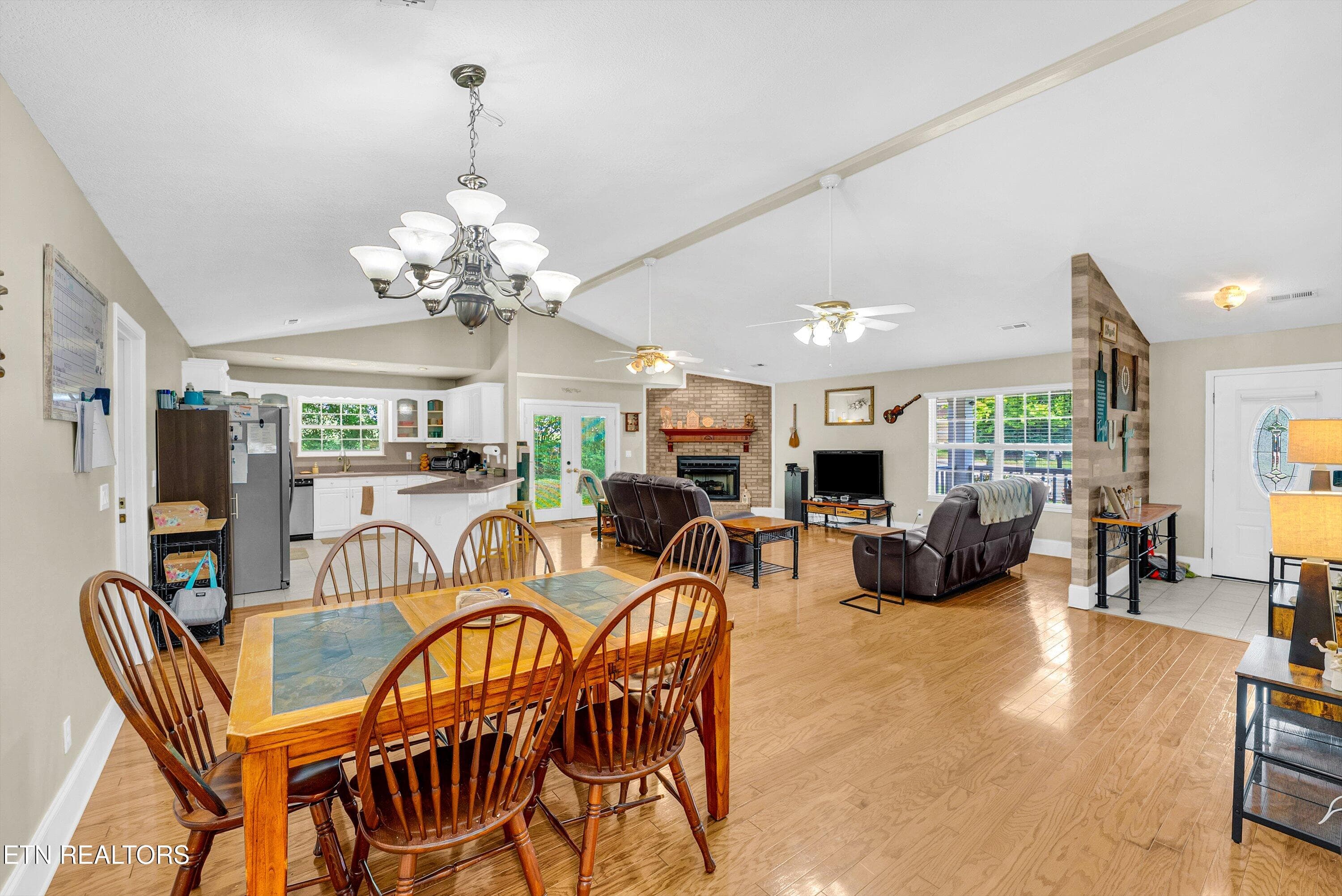 23-Dining A3 - 541 Sandy Springs Rd, Maryville, TN 37803