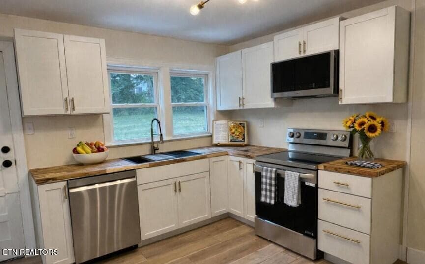 Kitchen - 2204 Bradshaw Garden Rd, Knoxville, TN 37912, Knoxville