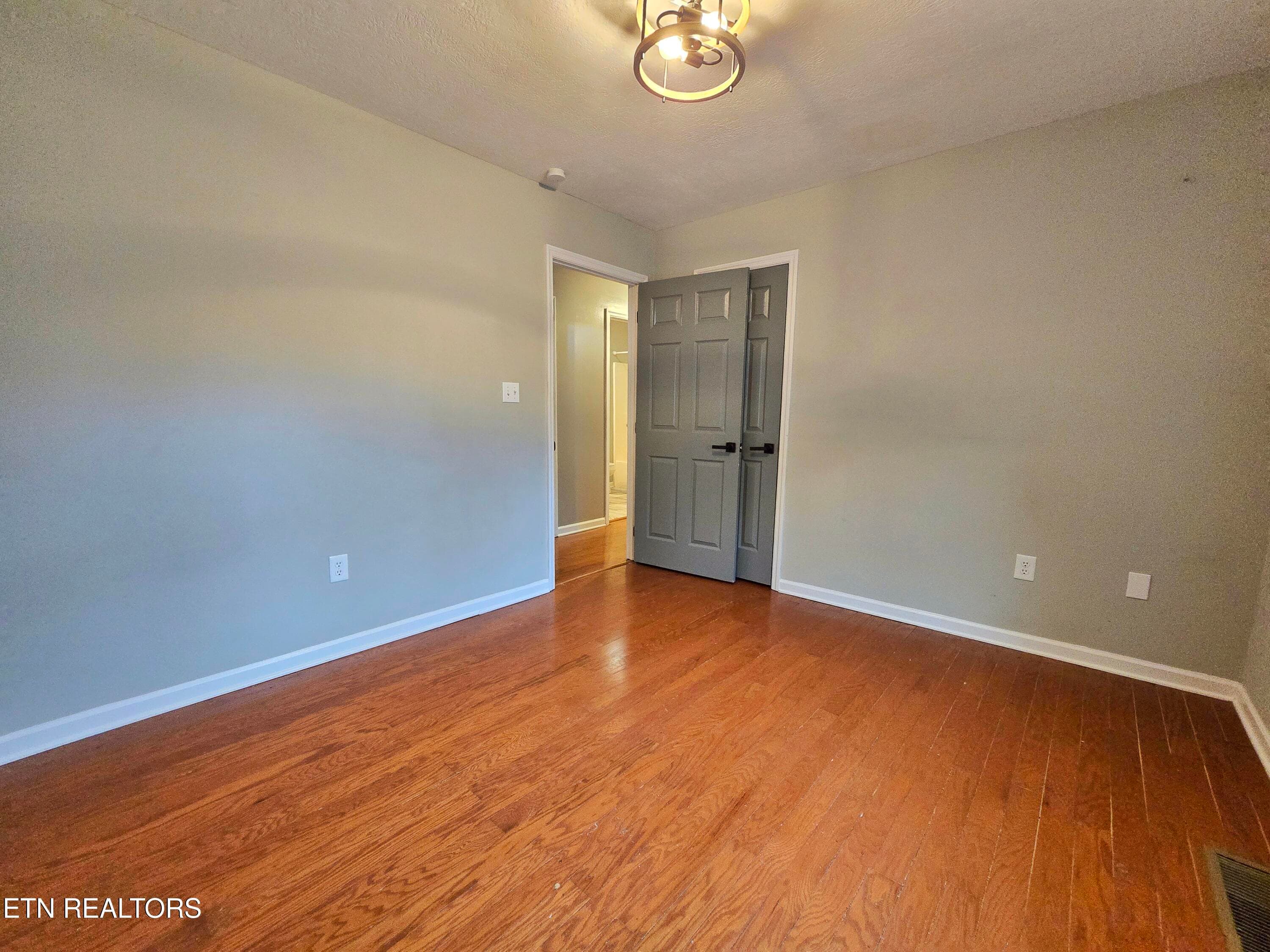 1000020485 (1) - 516 N 11Th St, LaFollette, TN 37766