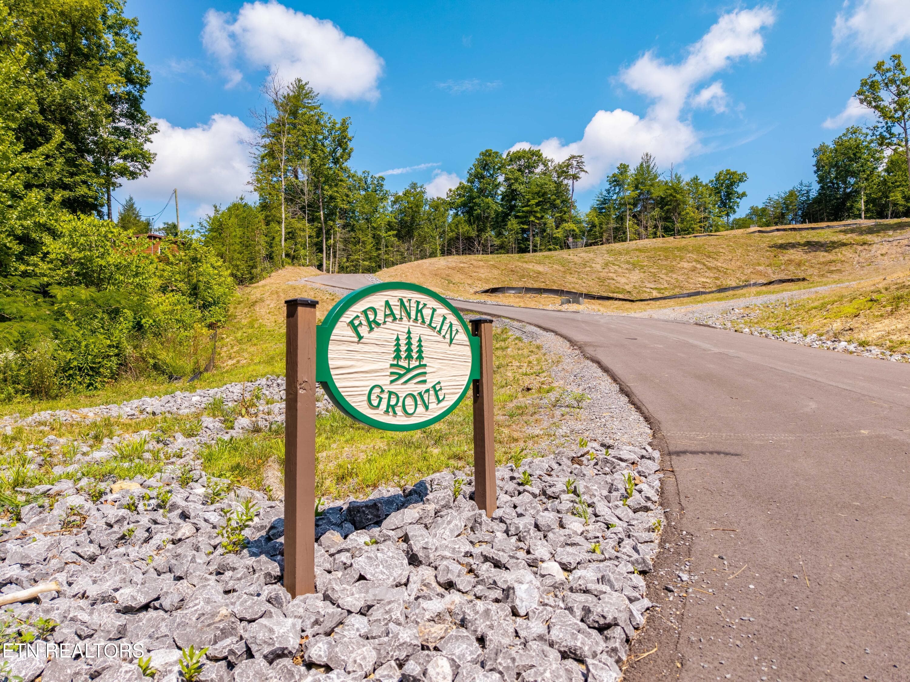 FranklinGrove-105 - Waldens Creek Rd, Sevierville, TN 37862