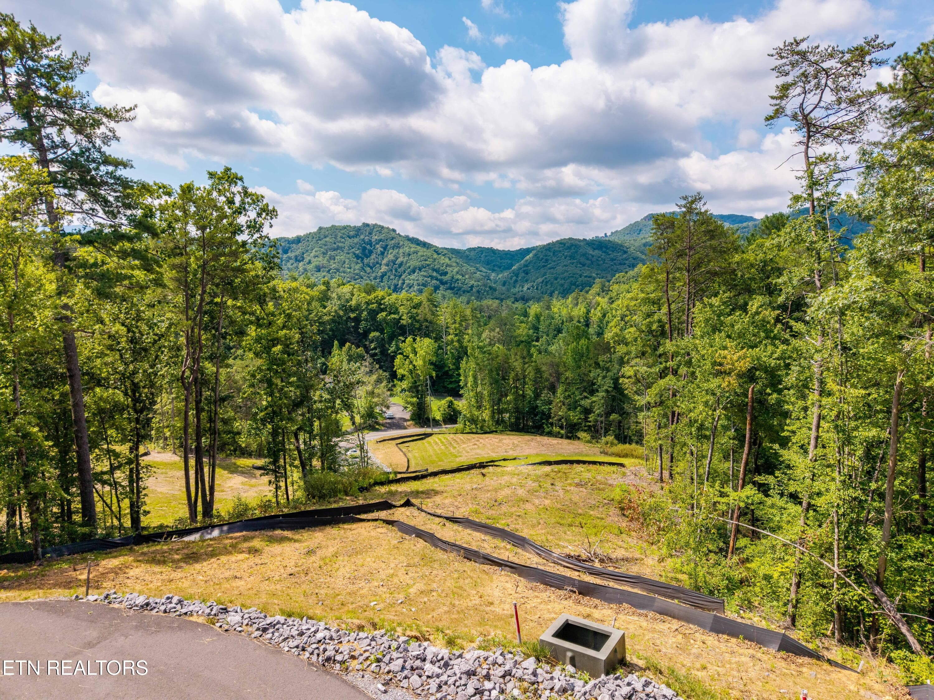 FranklinGrove-121 - Waldens Creek Rd, Sevierville, TN 37862