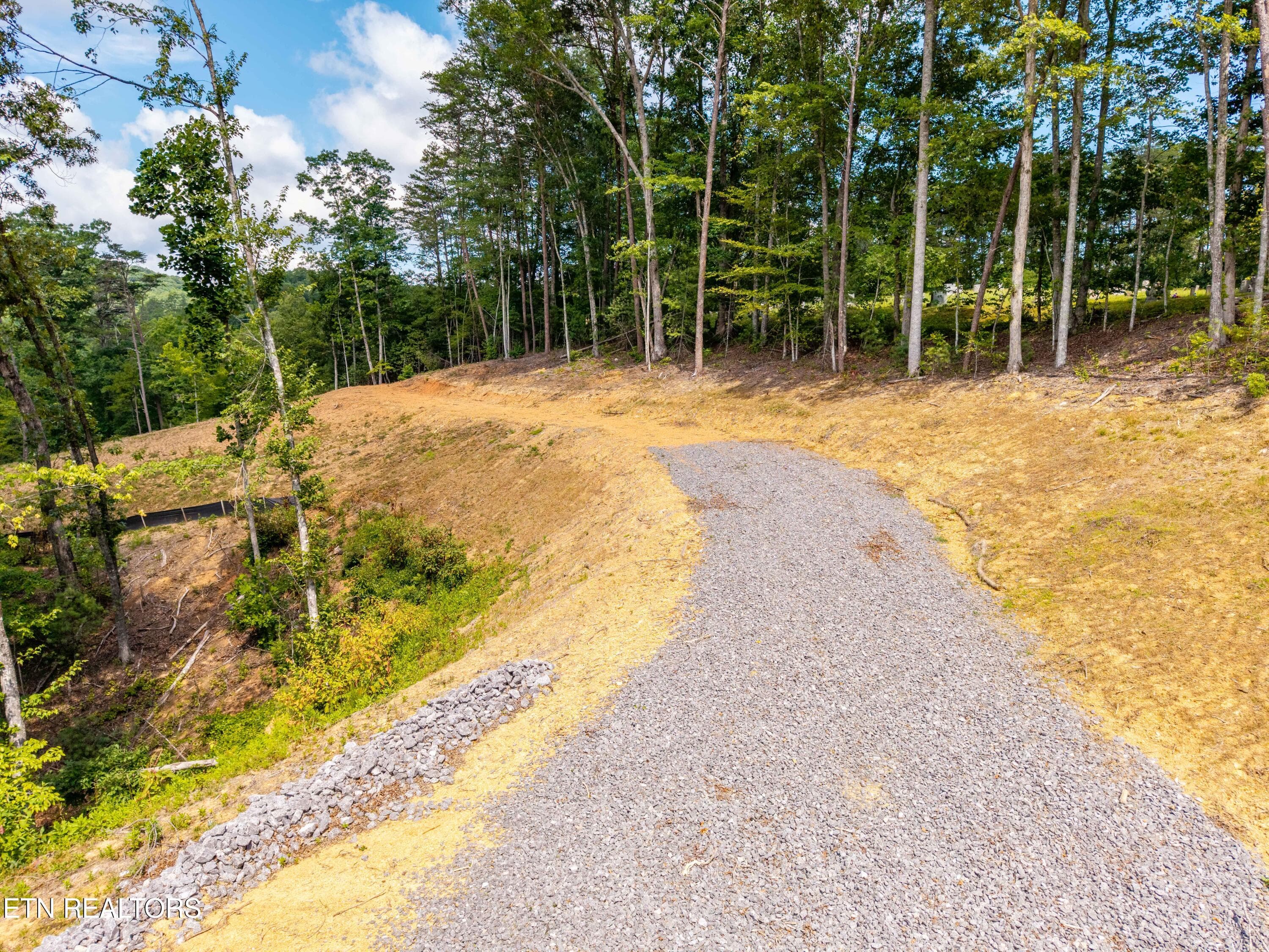 FranklinGrove-122 - Waldens Creek Rd, Sevierville, TN 37862