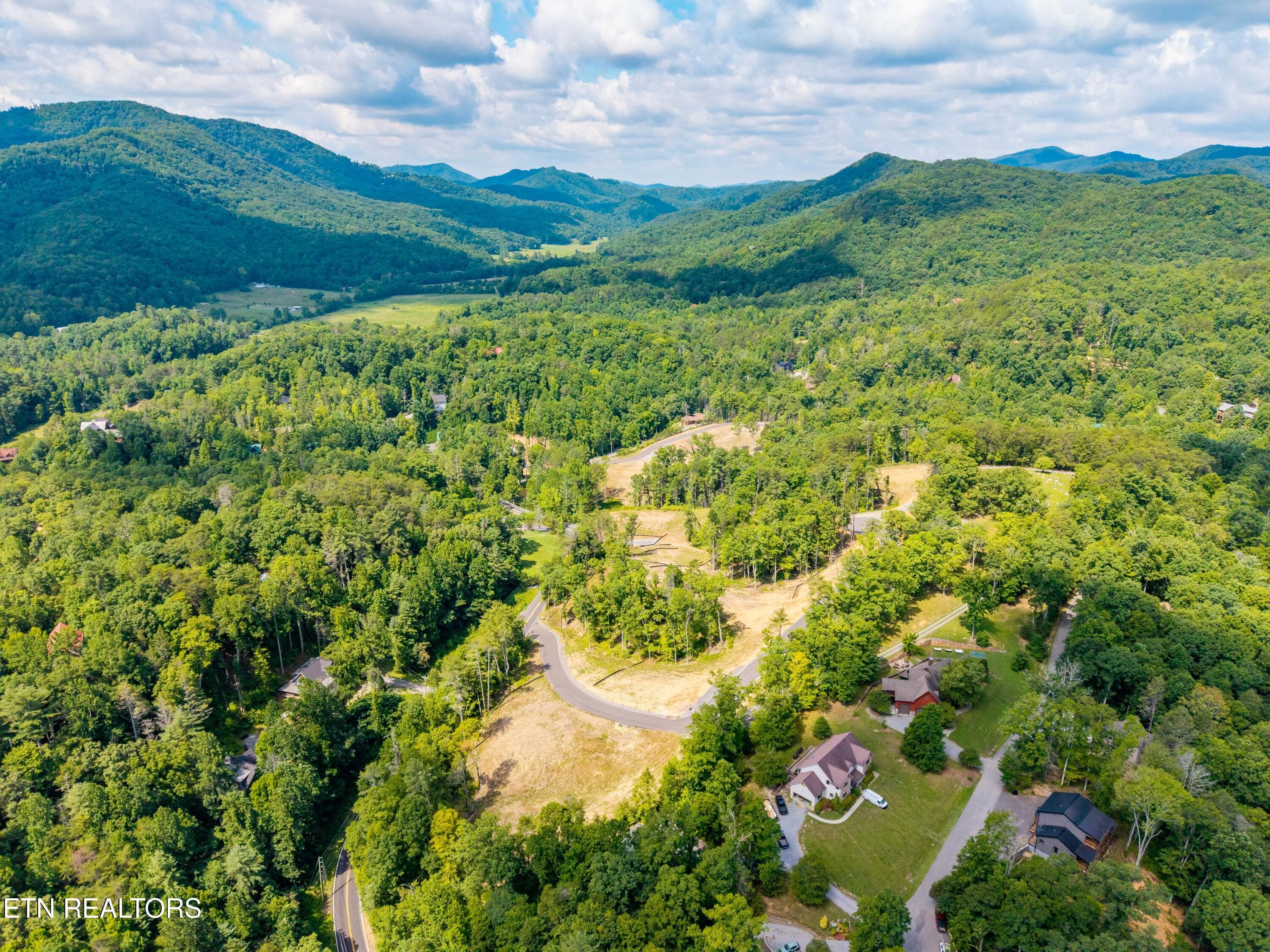 FranklinGrove-127 - Waldens Creek Rd, Sevierville, TN 37862