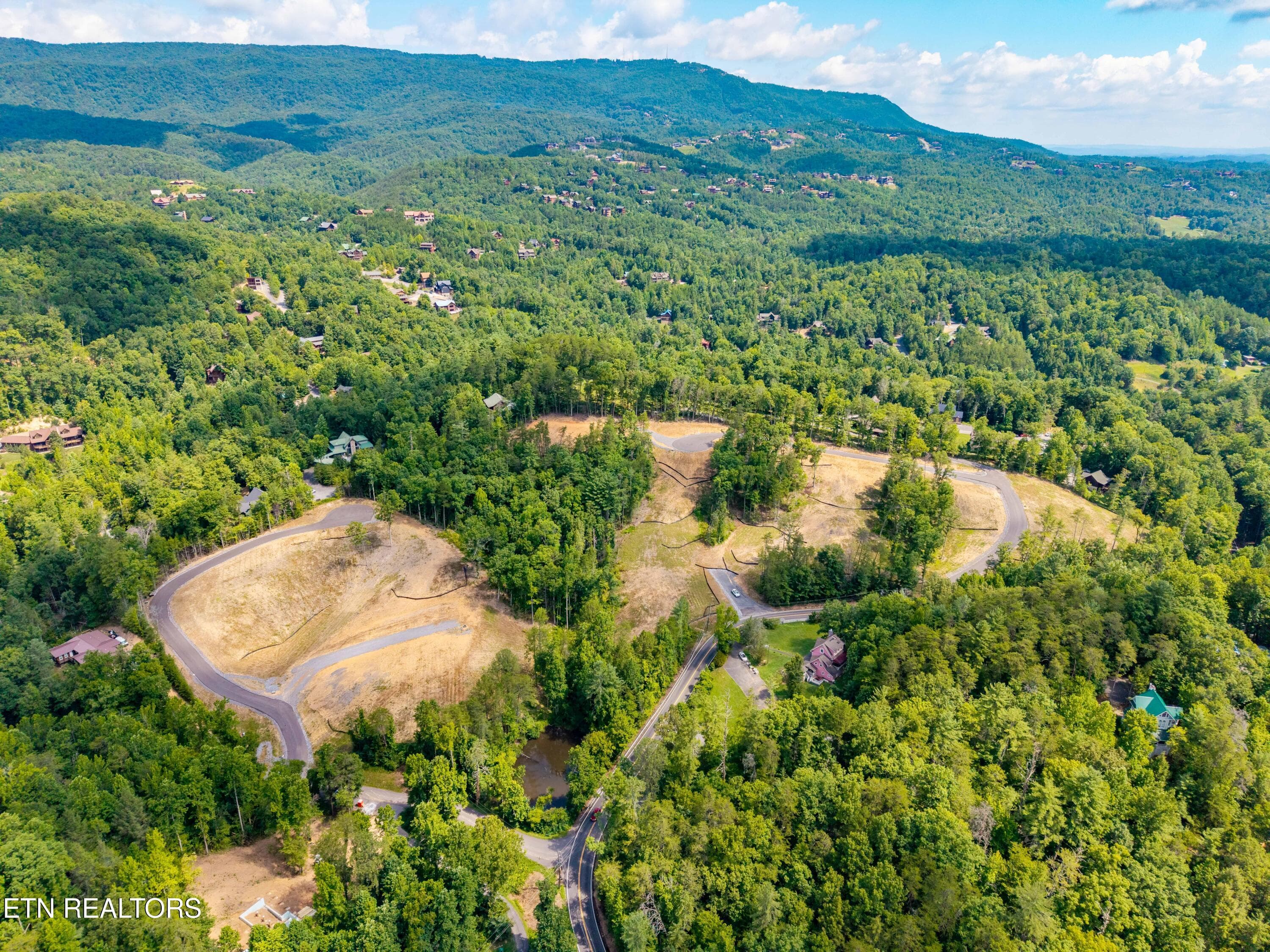 FranklinGrove-135 - Waldens Creek Rd, Sevierville, TN 37862