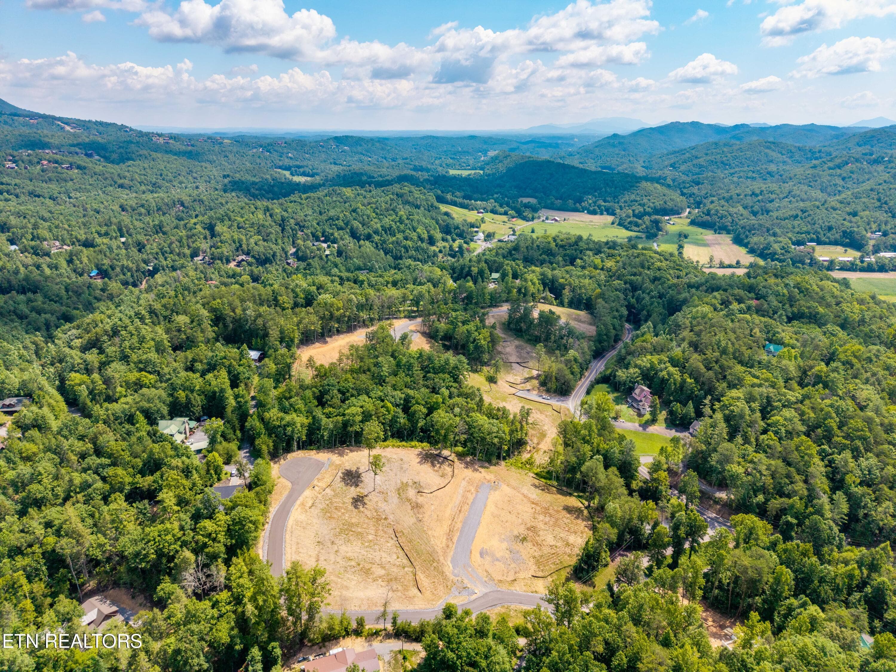 FranklinGrove-138 - Waldens Creek Rd, Sevierville, TN 37862