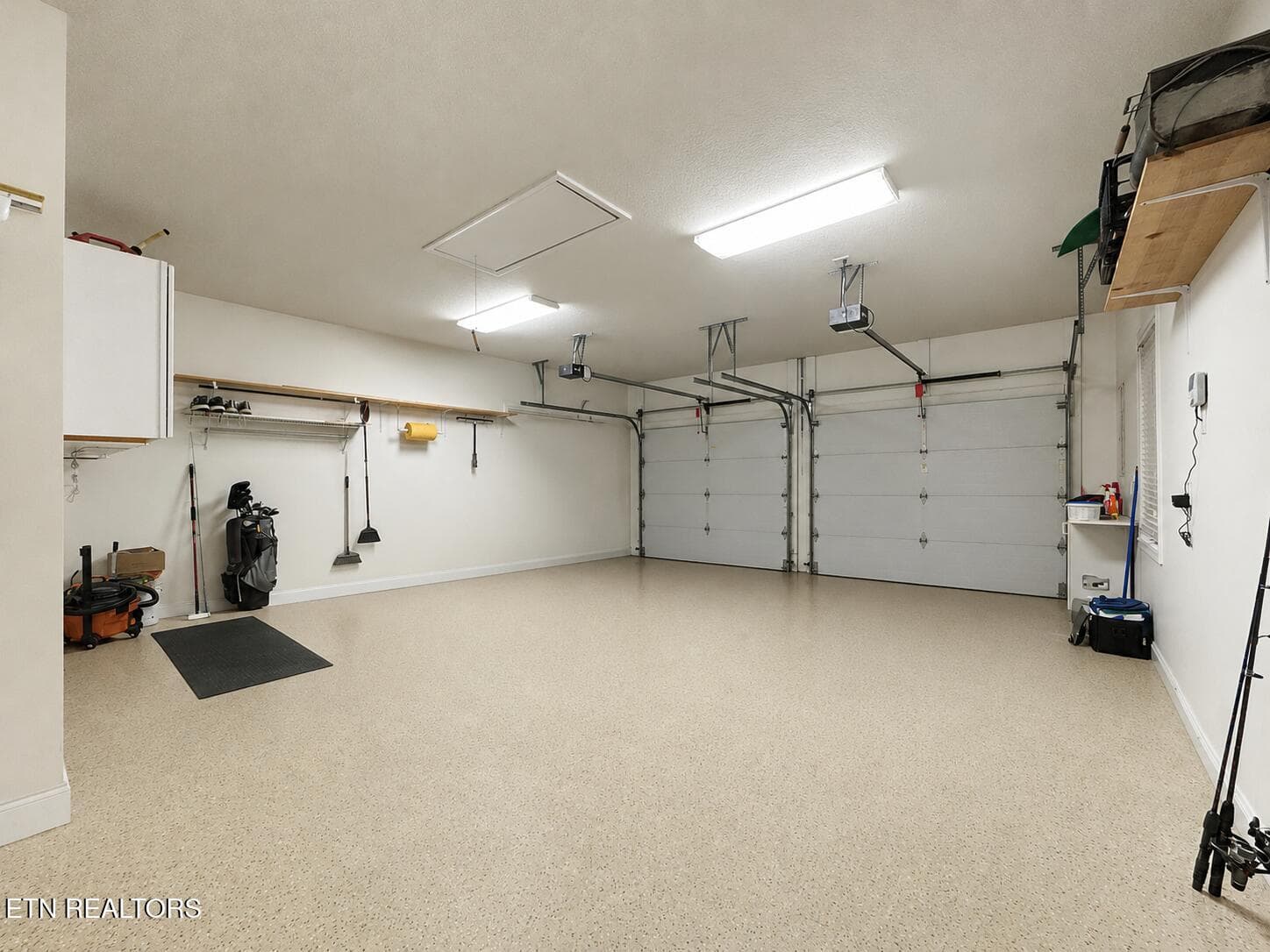 Garage - 137 Heron Court, Vonore, TN 37885