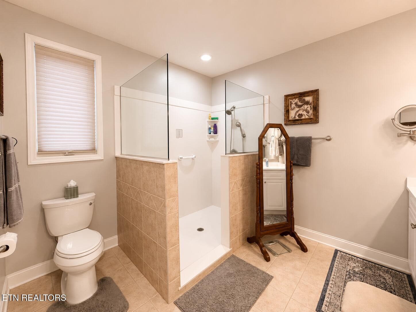 Master Bath - 137 Heron Court, Vonore, TN 37885