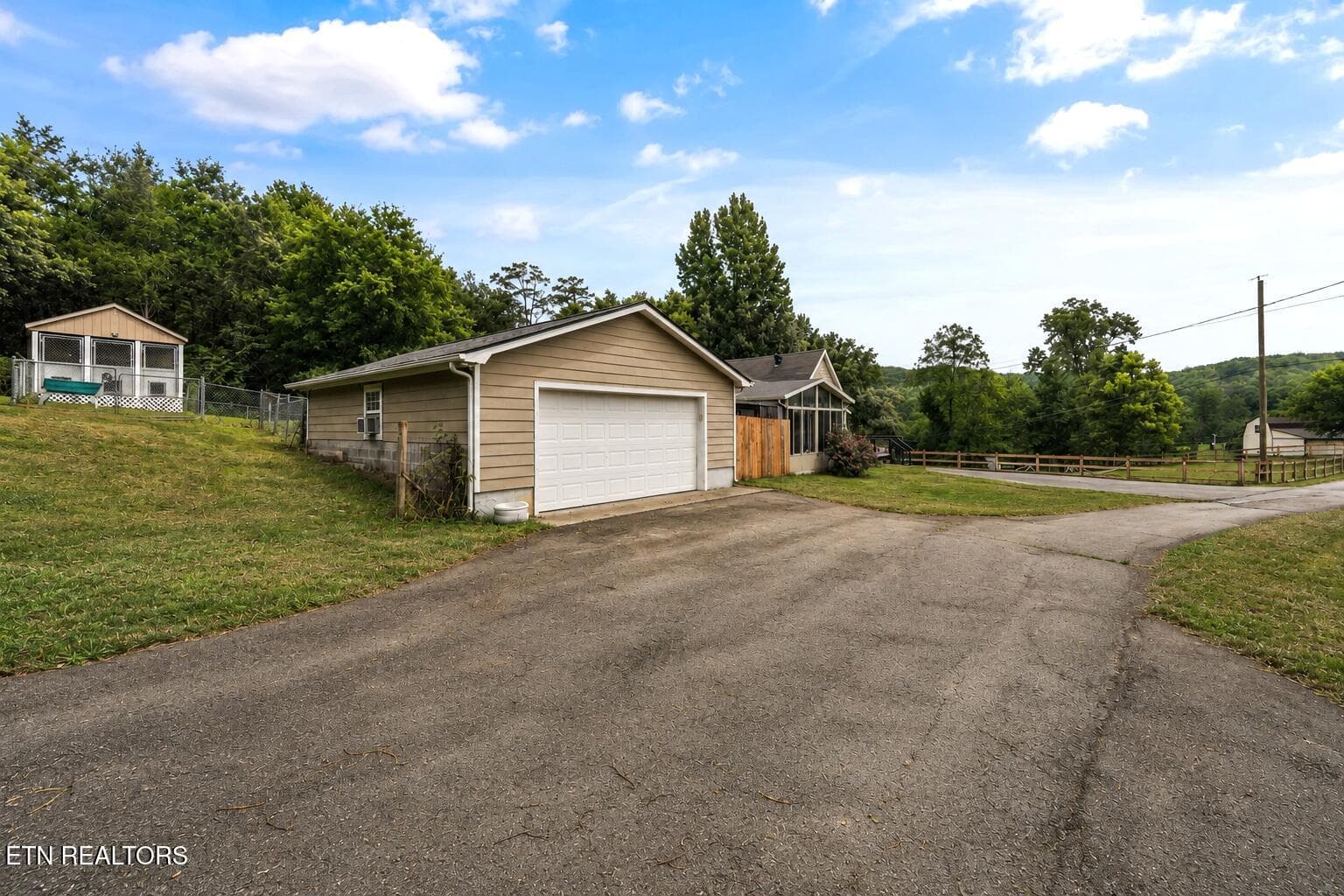 Side Garage - 119 Springhouse Rd, Powell, TN 37849, Powell