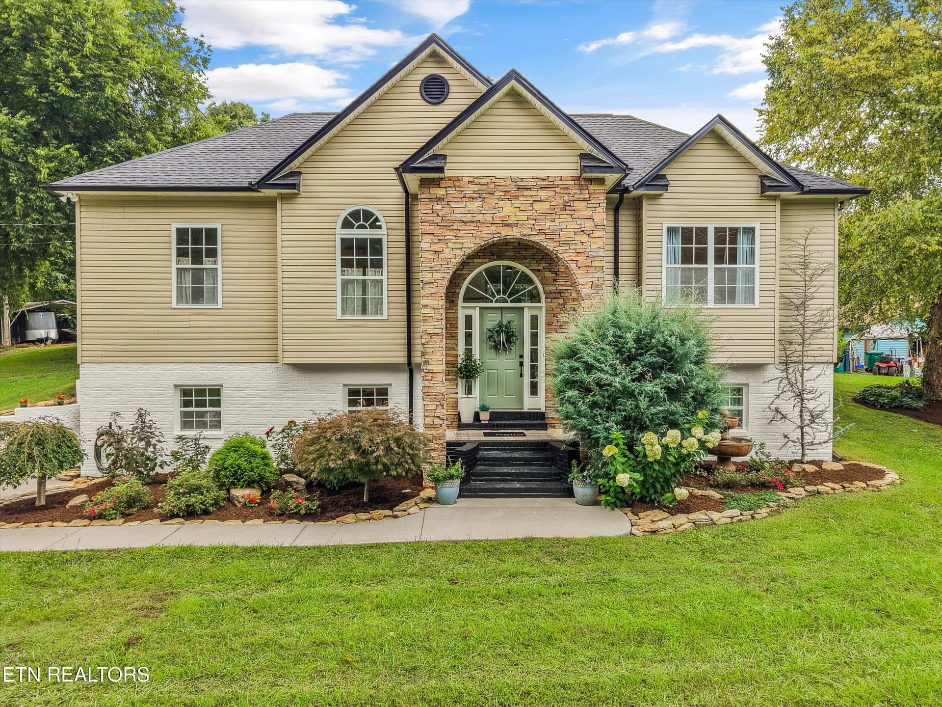 01-622 S Old Sevierville Pike44 - 622 S Old Sevierville Pike, Seymour, TN 37865