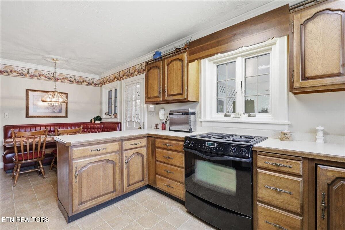 Photo 15 - 607 S Charles G Seivers Blvd, Clinton, TN 37716