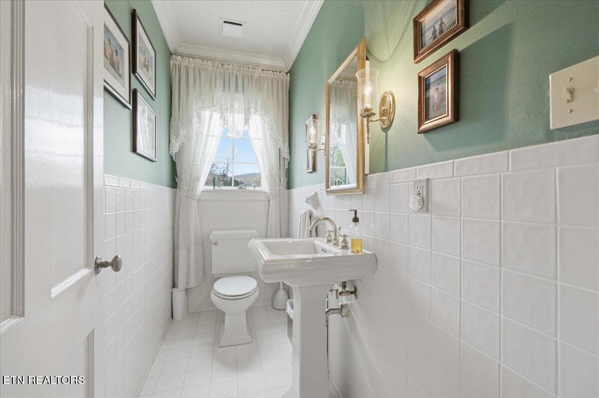 Photo 21 - 607 S Charles G Seivers Blvd, Clinton, TN 37716