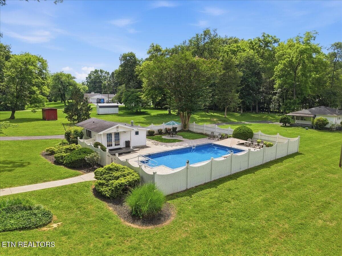 Photo 37 - 607 S Charles G Seivers Blvd, Clinton, TN 37716