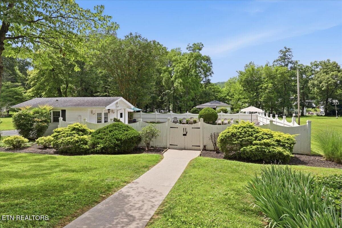 Photo 38 - 607 S Charles G Seivers Blvd, Clinton, TN 37716