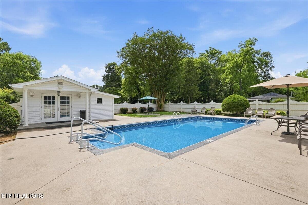 Photo 39 - 607 S Charles G Seivers Blvd, Clinton, TN 37716