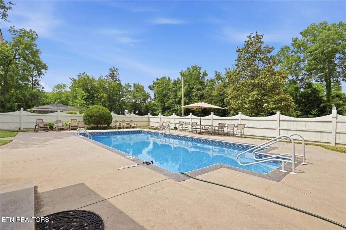 Photo 42 - 607 S Charles G Seivers Blvd, Clinton, TN 37716