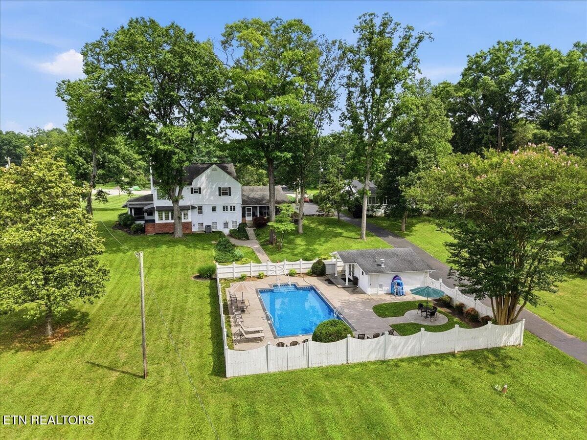 Photo 49 - 607 S Charles G Seivers Blvd, Clinton, TN 37716
